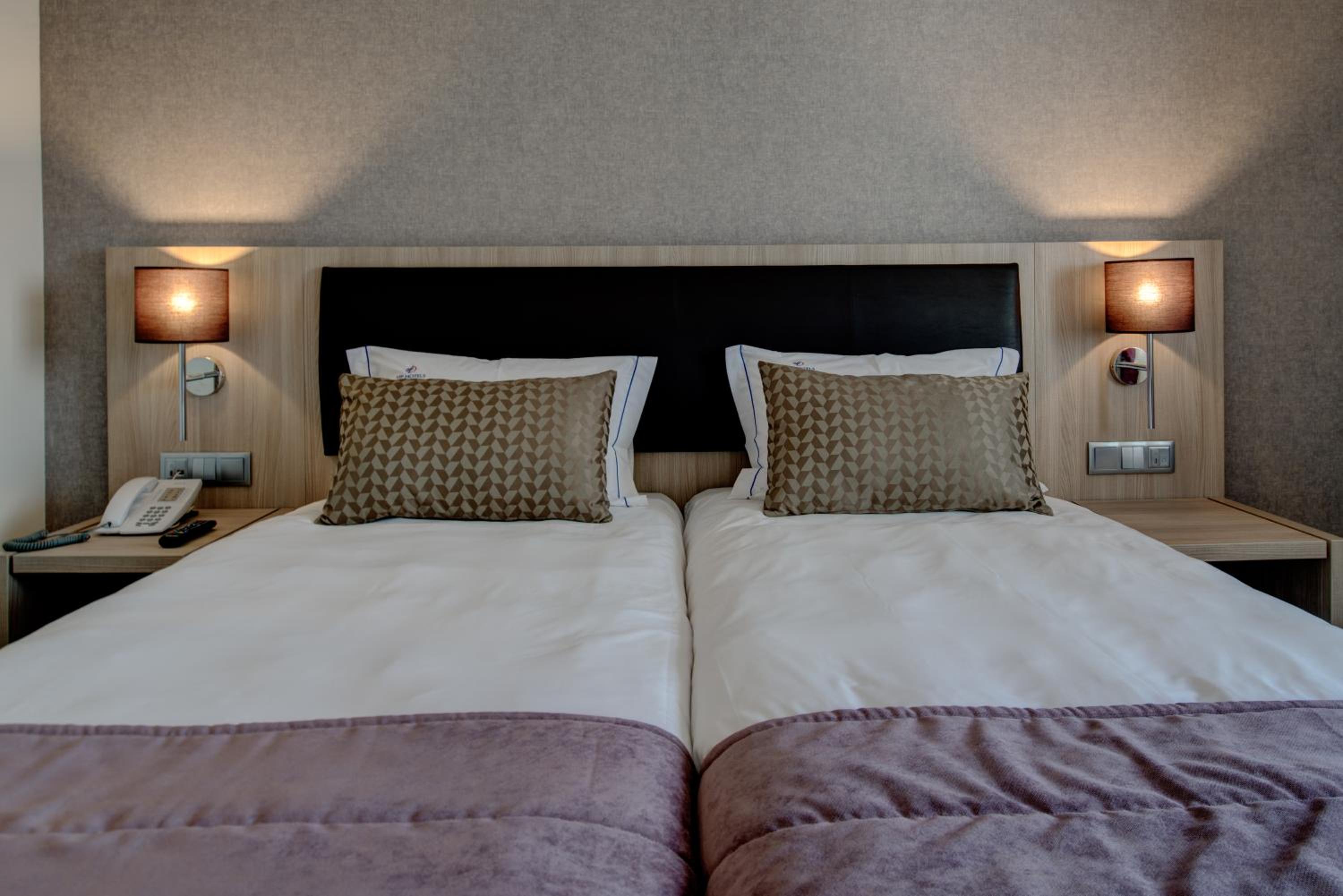 Executive Twin Room - Photo 8