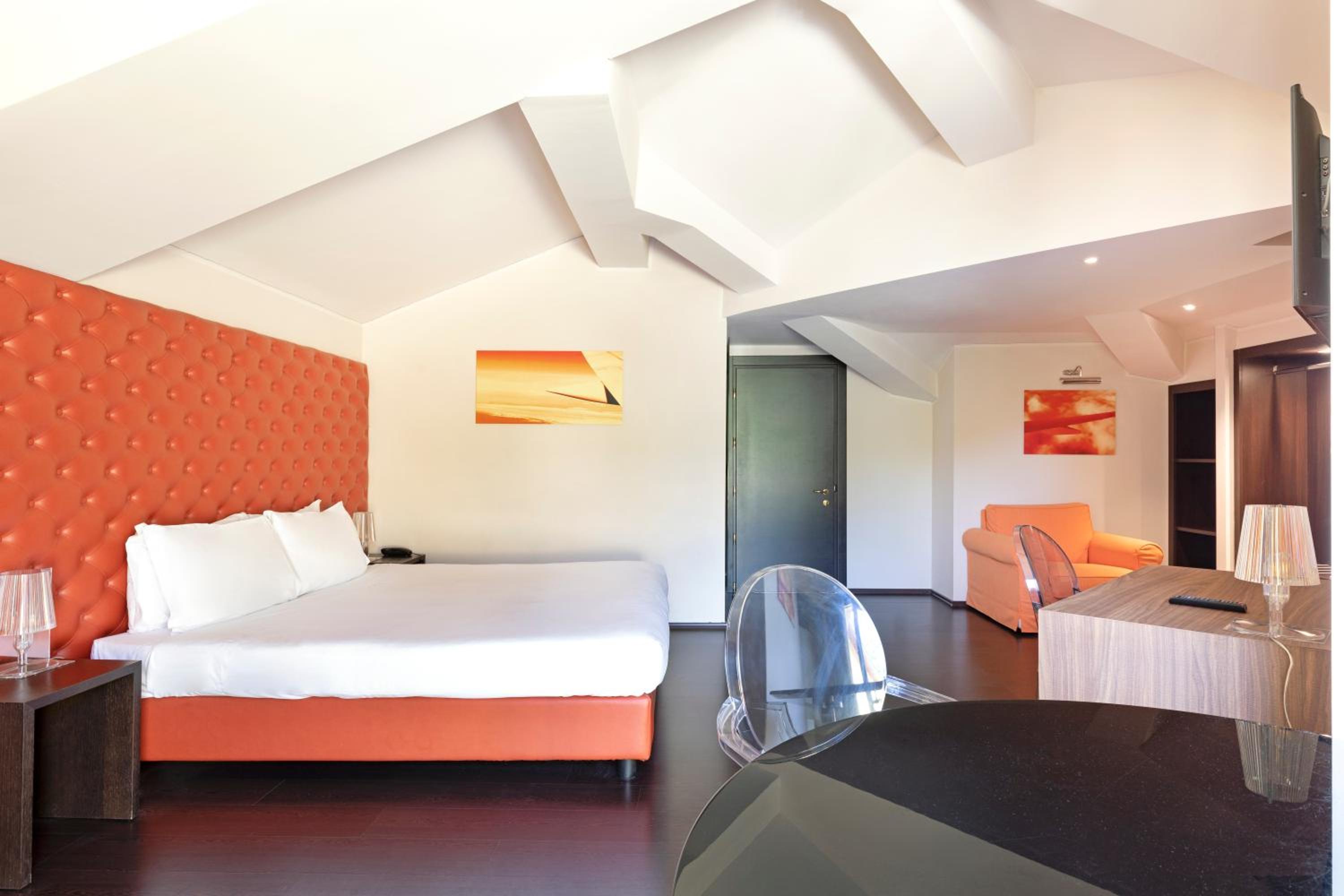 Suite - Photo 2