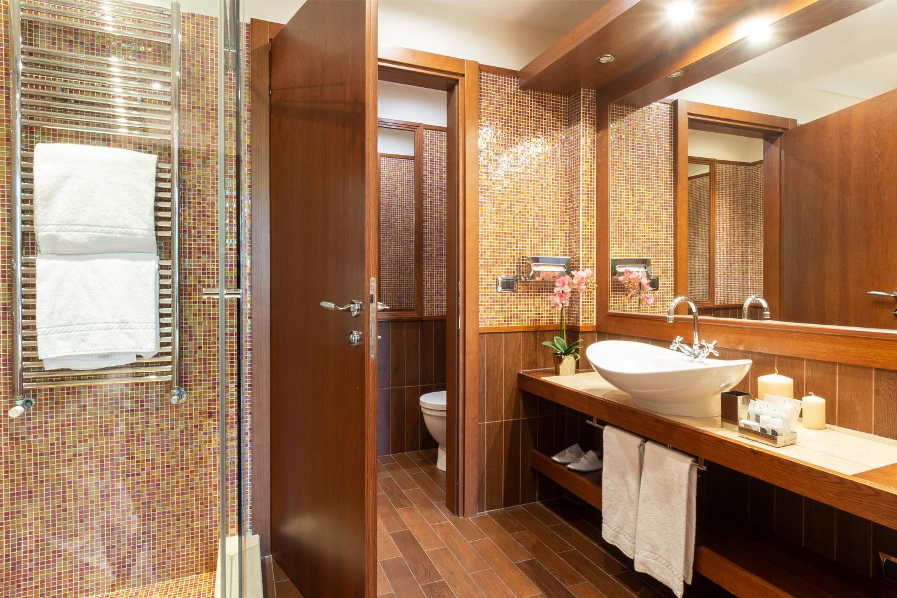 Twin Room thumbnail 6