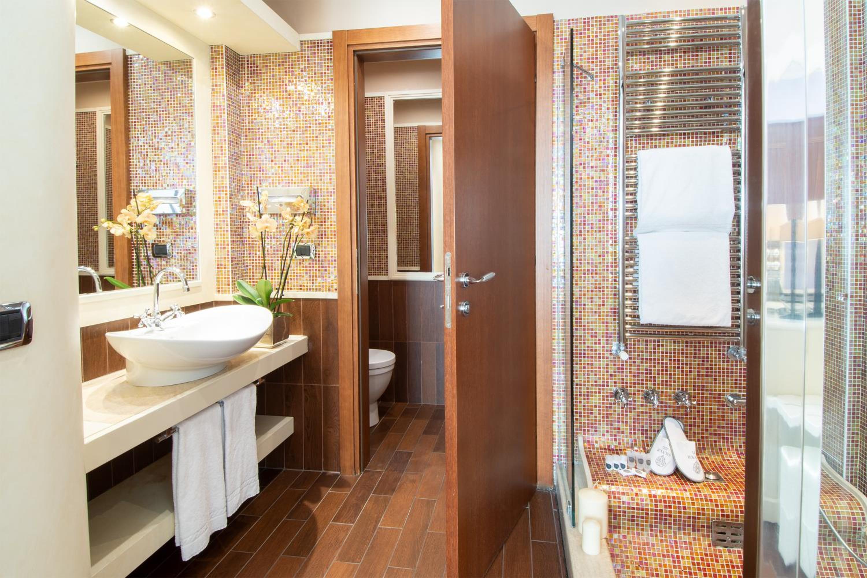 Twin Room thumbnail 6