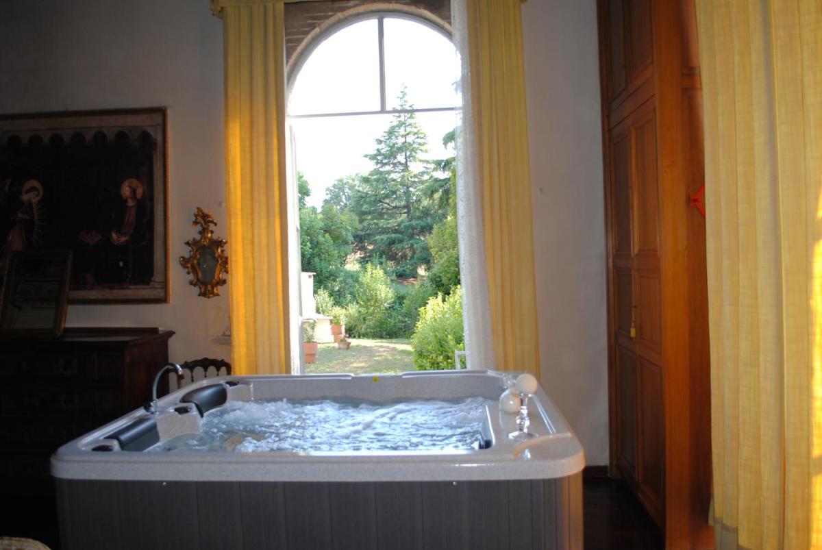 Queen Room with Spa Bath photo 2