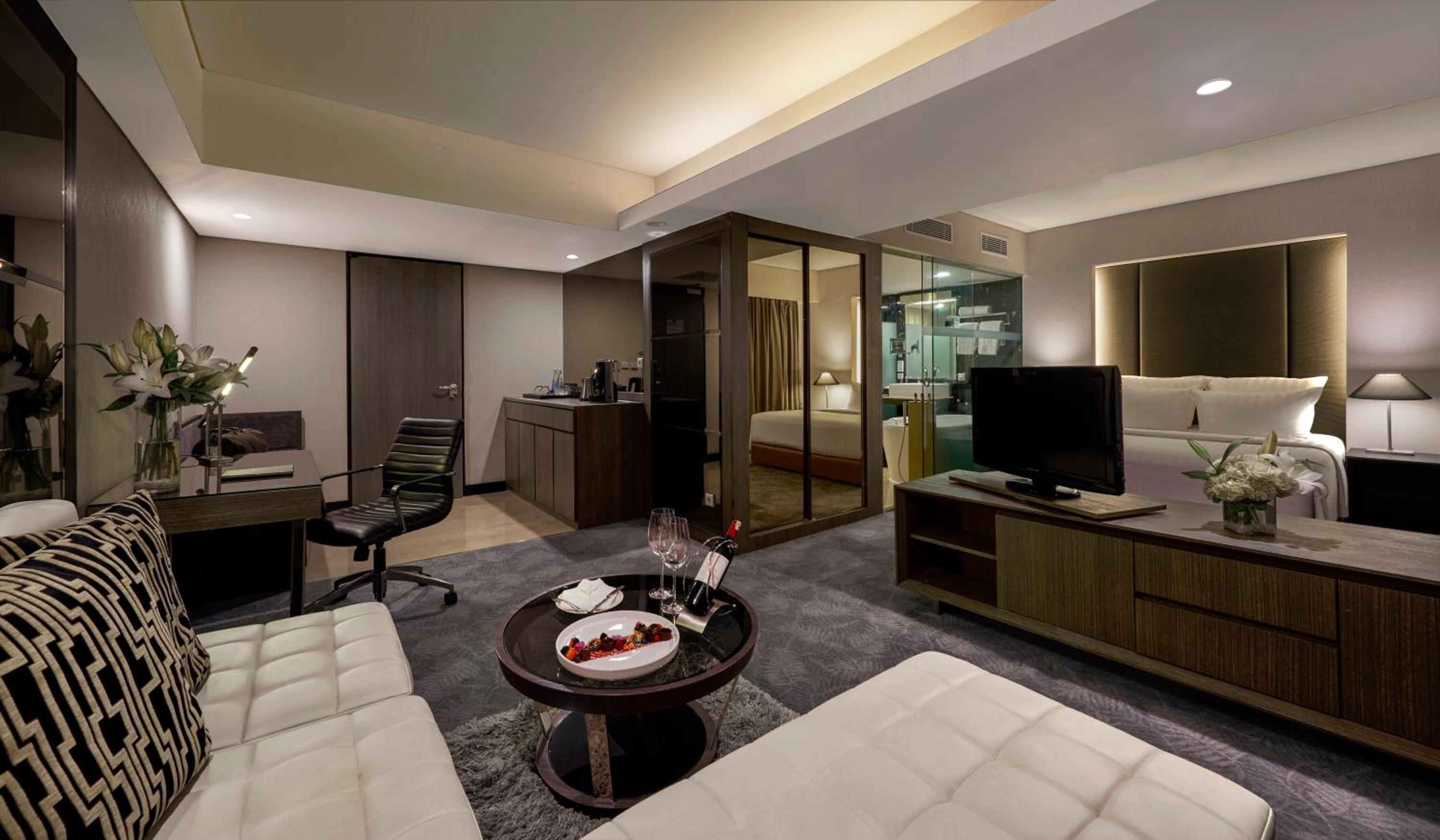 Deluxe King Room - Photo 2