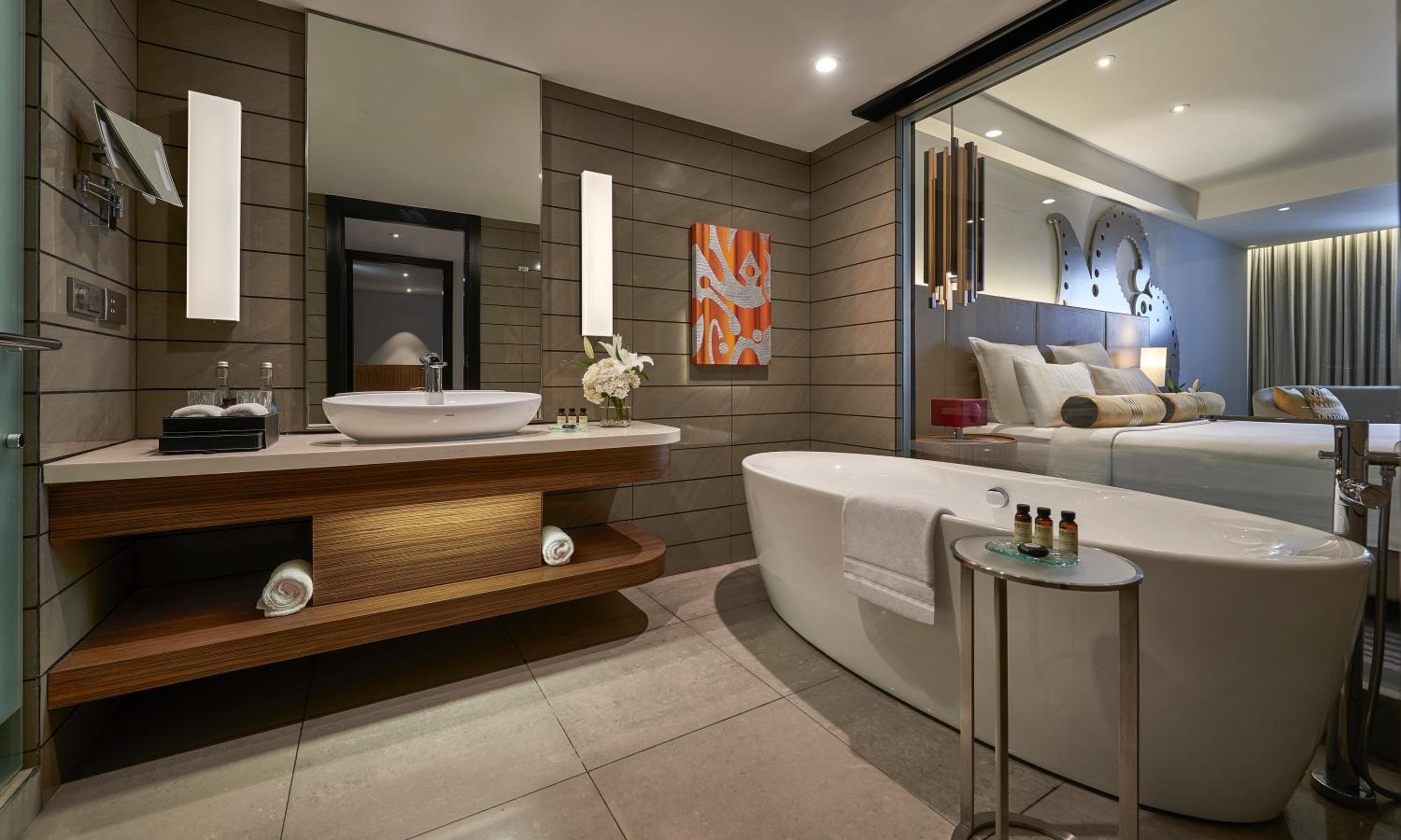 Grand Deluxe King Room - Photo 5