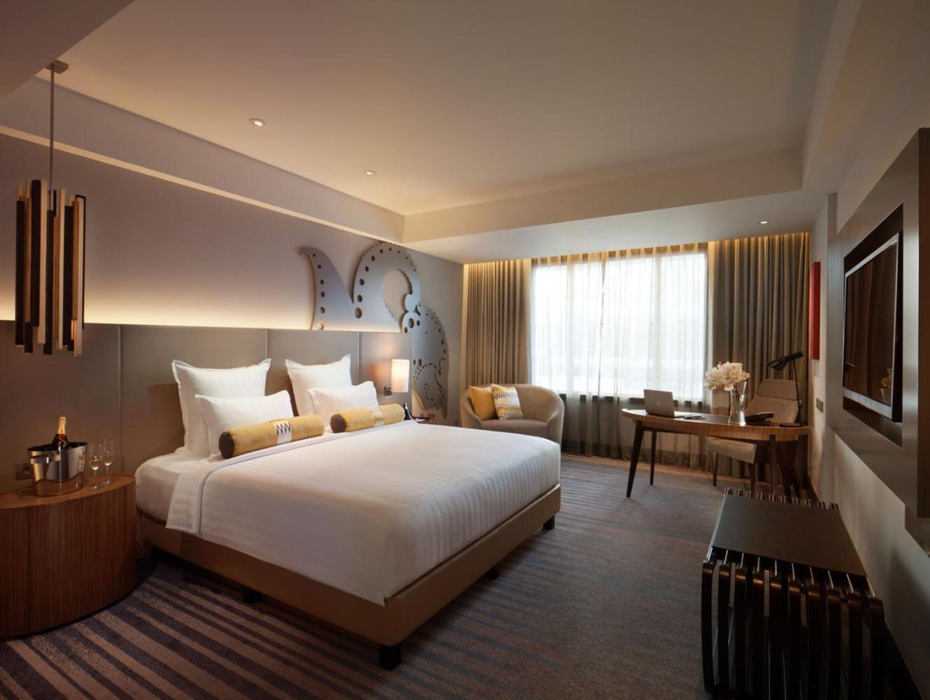 Grand Deluxe King Room - Photo 6