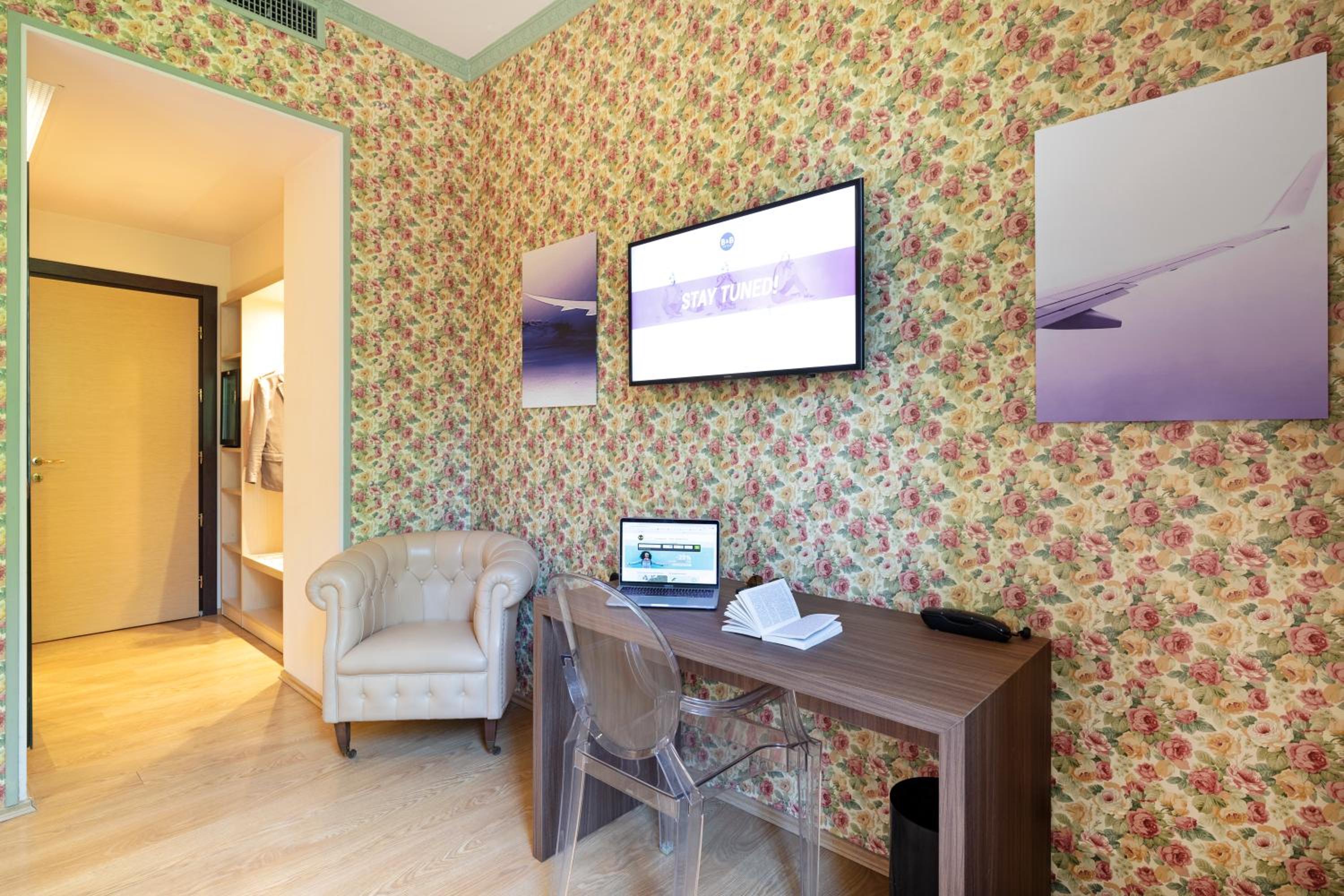 Deluxe Room - Photo 5
