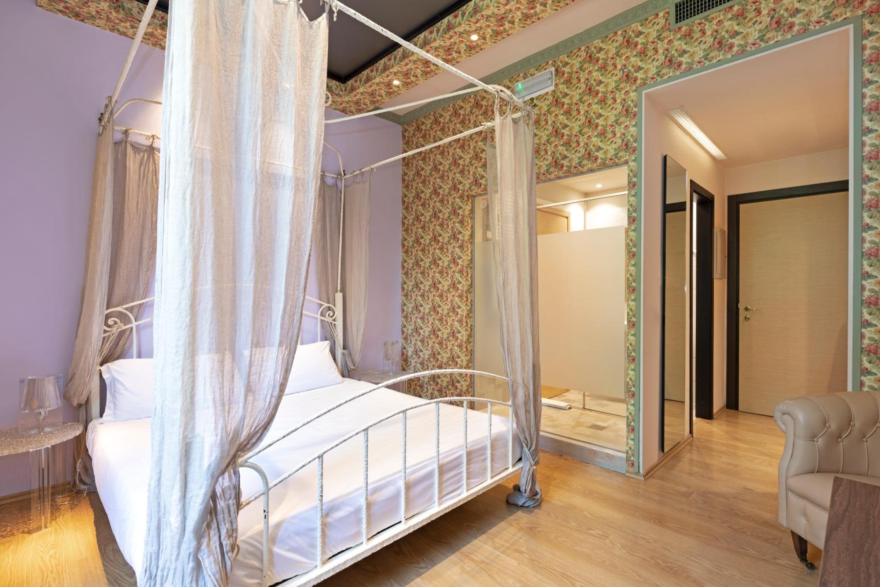 Deluxe Room - Photo 4