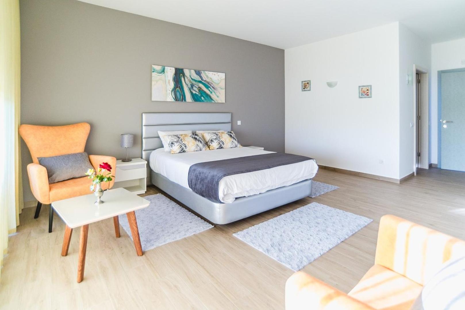 Double Room with Balcony and Sea View - Photo 12