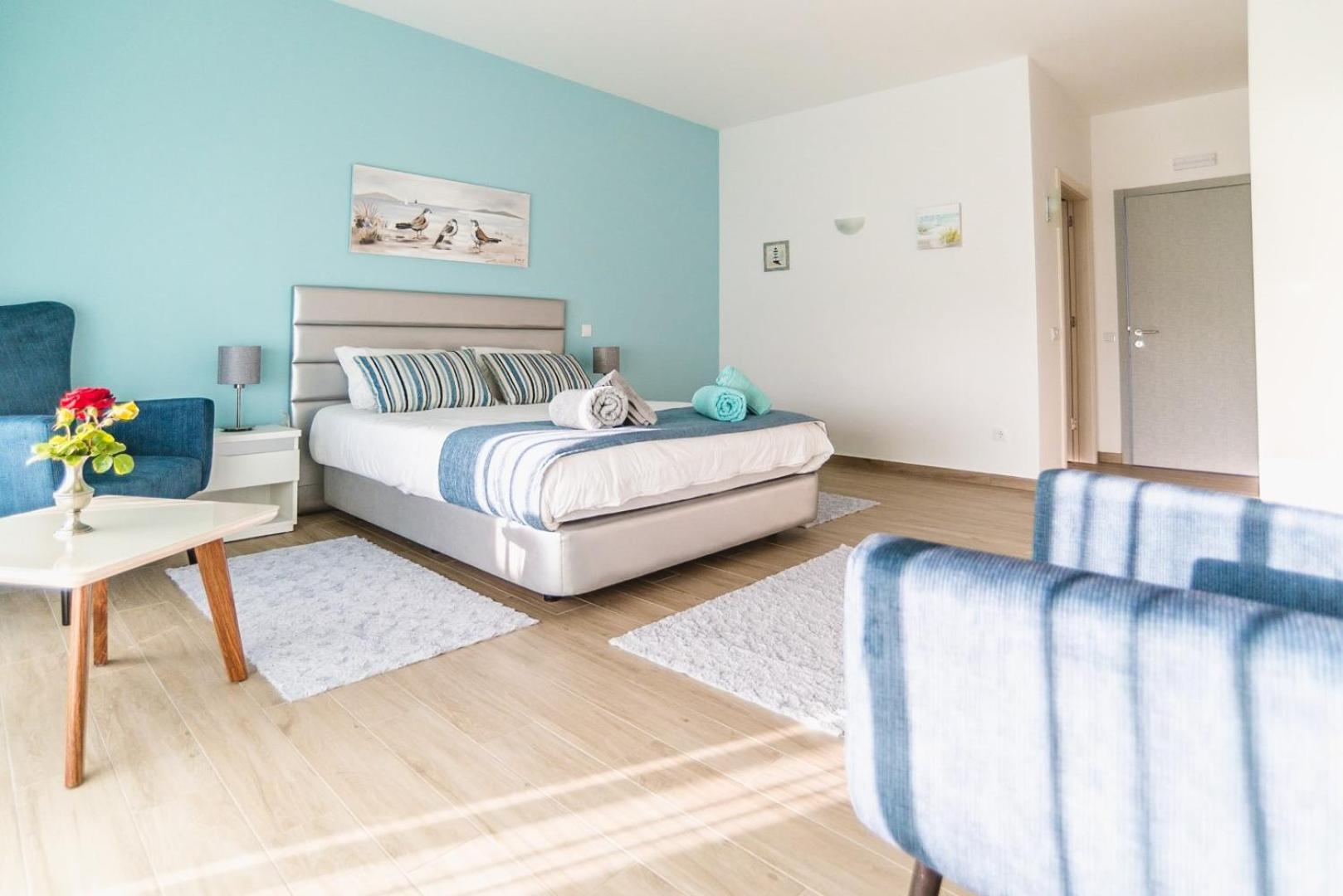 Double Room with Balcony and Sea View - Photo 2