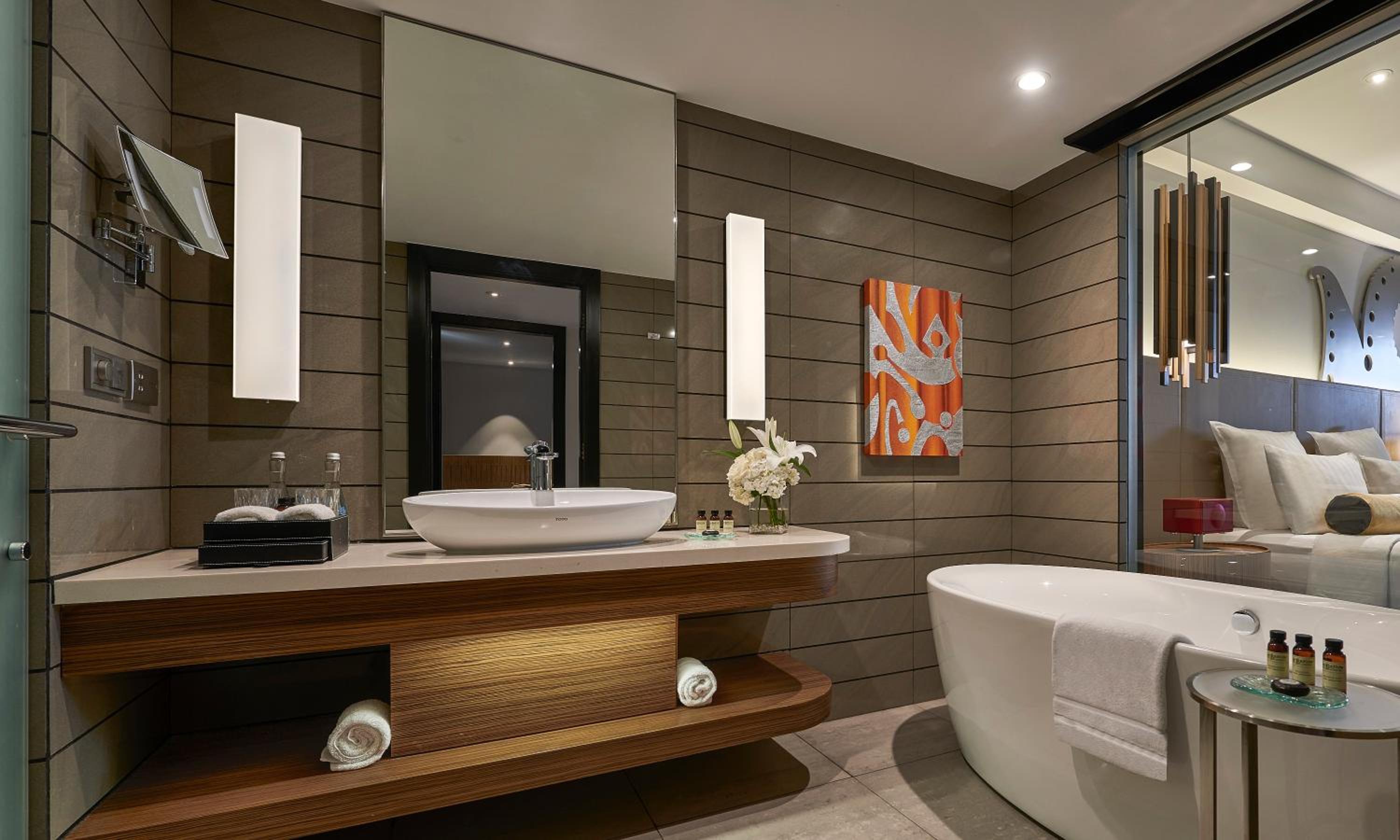 Grand Deluxe King Room - Photo 4