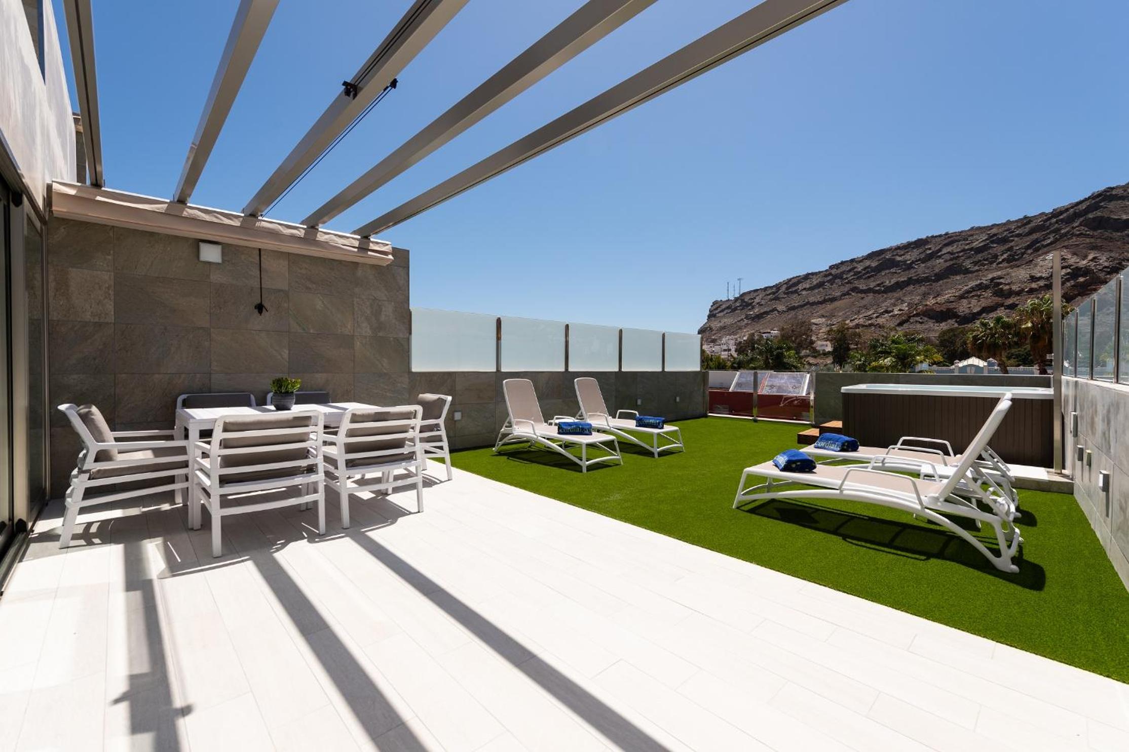 Two-Bedroom Superior Holiday Home With Private Jacuzzi (3 Adults photo 2