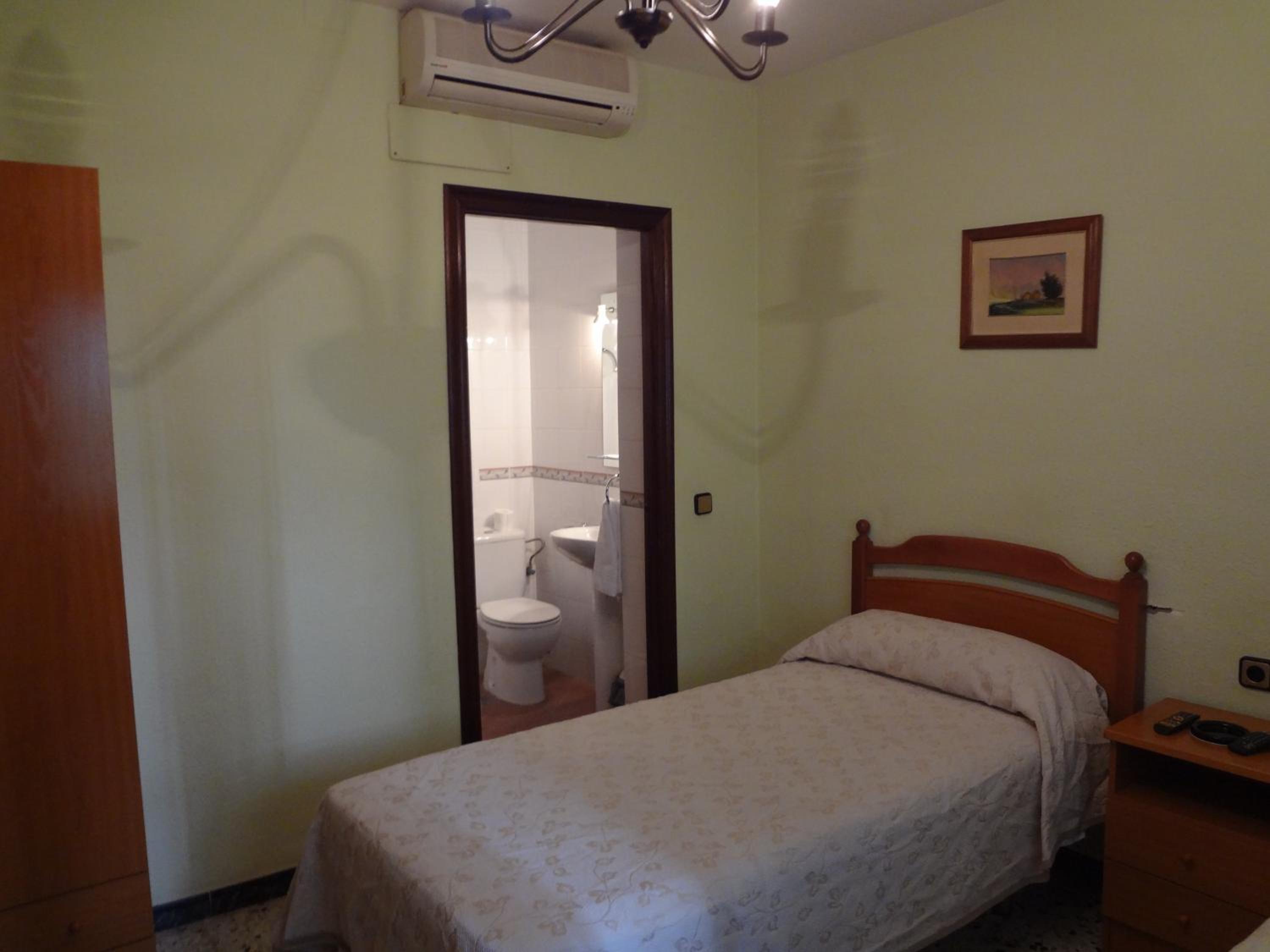 Double Room - Photo 9