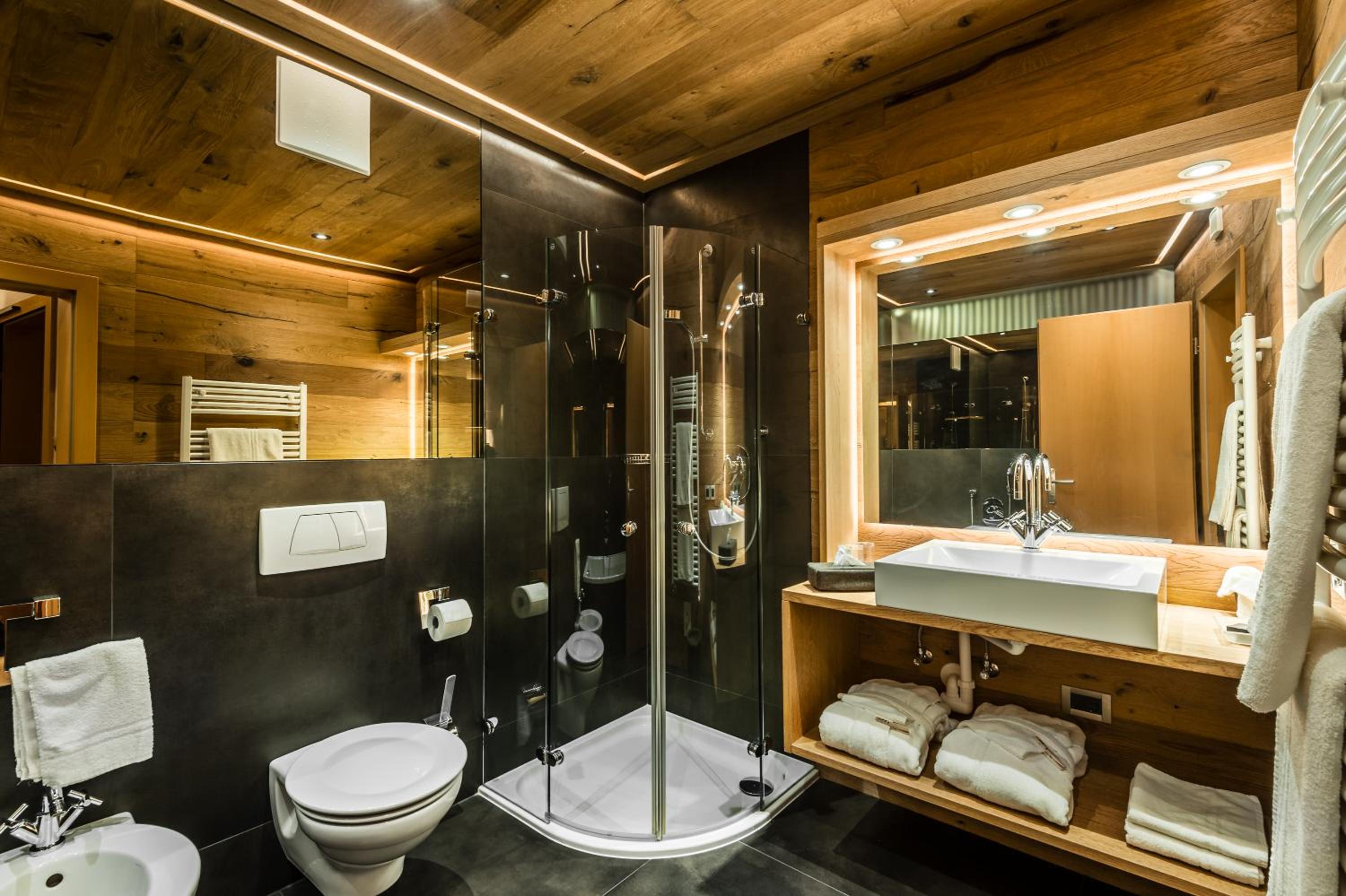 Junior Suite with Balcony - Photo 5