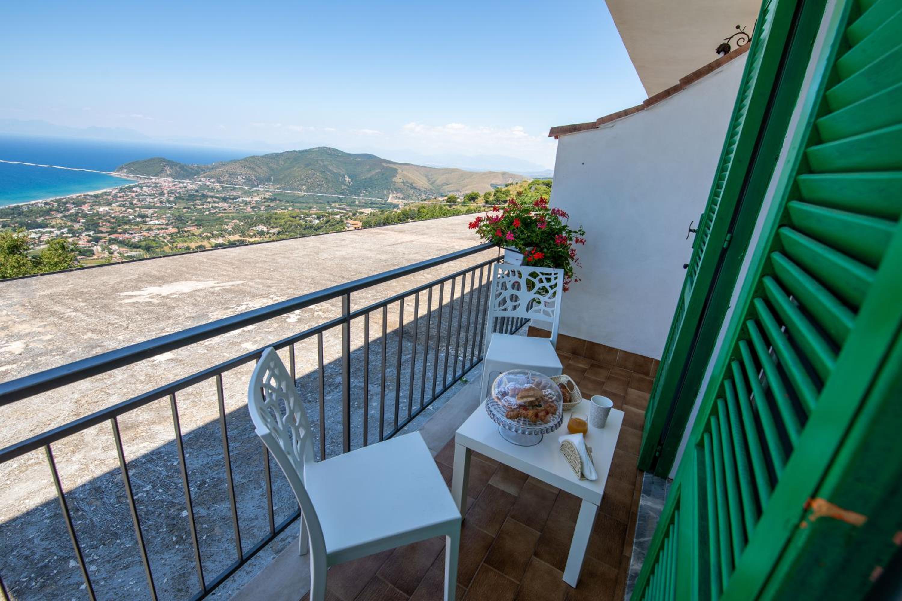 Triple Room with Sea View - Photo 13