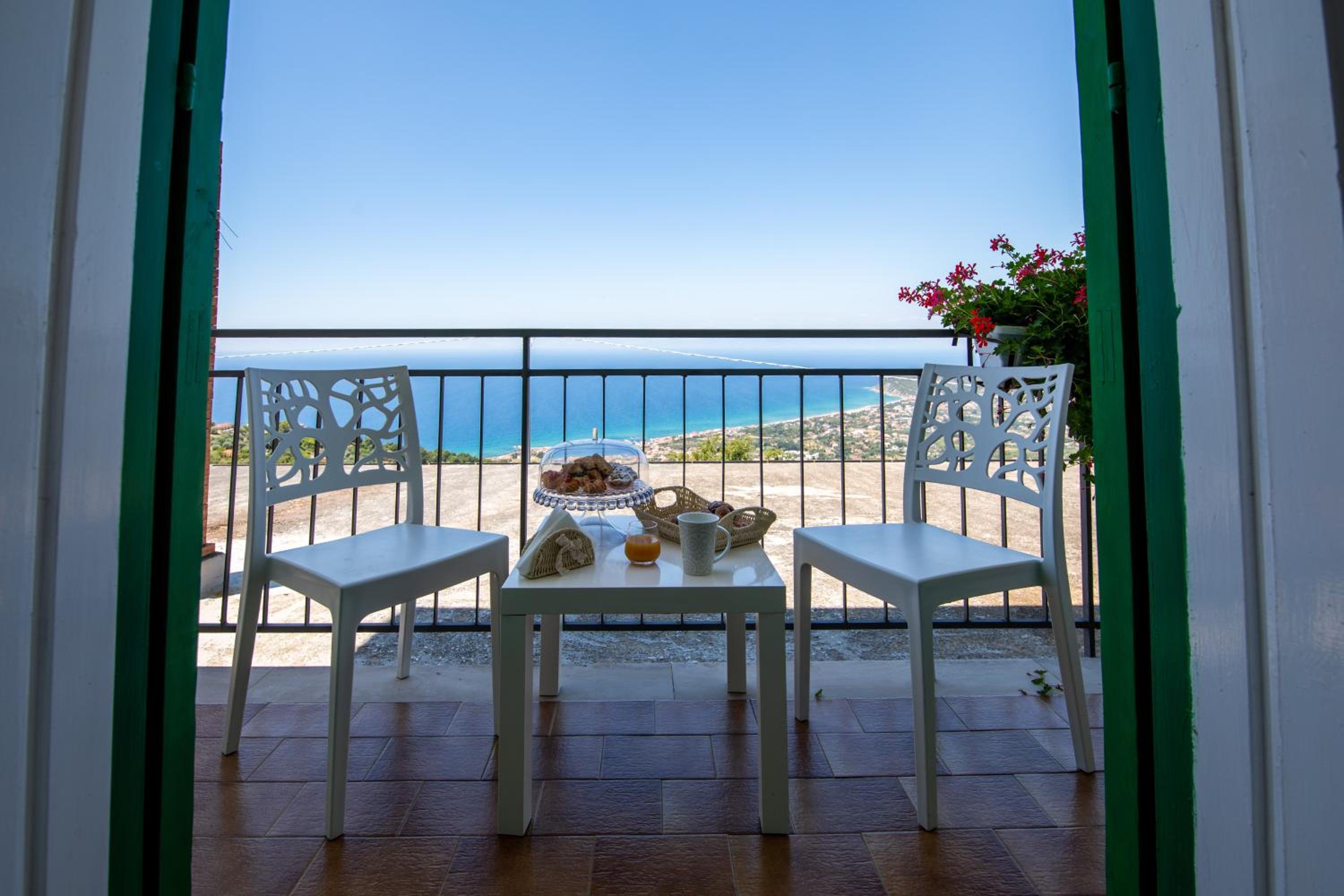Triple Room with Sea View - Photo 7