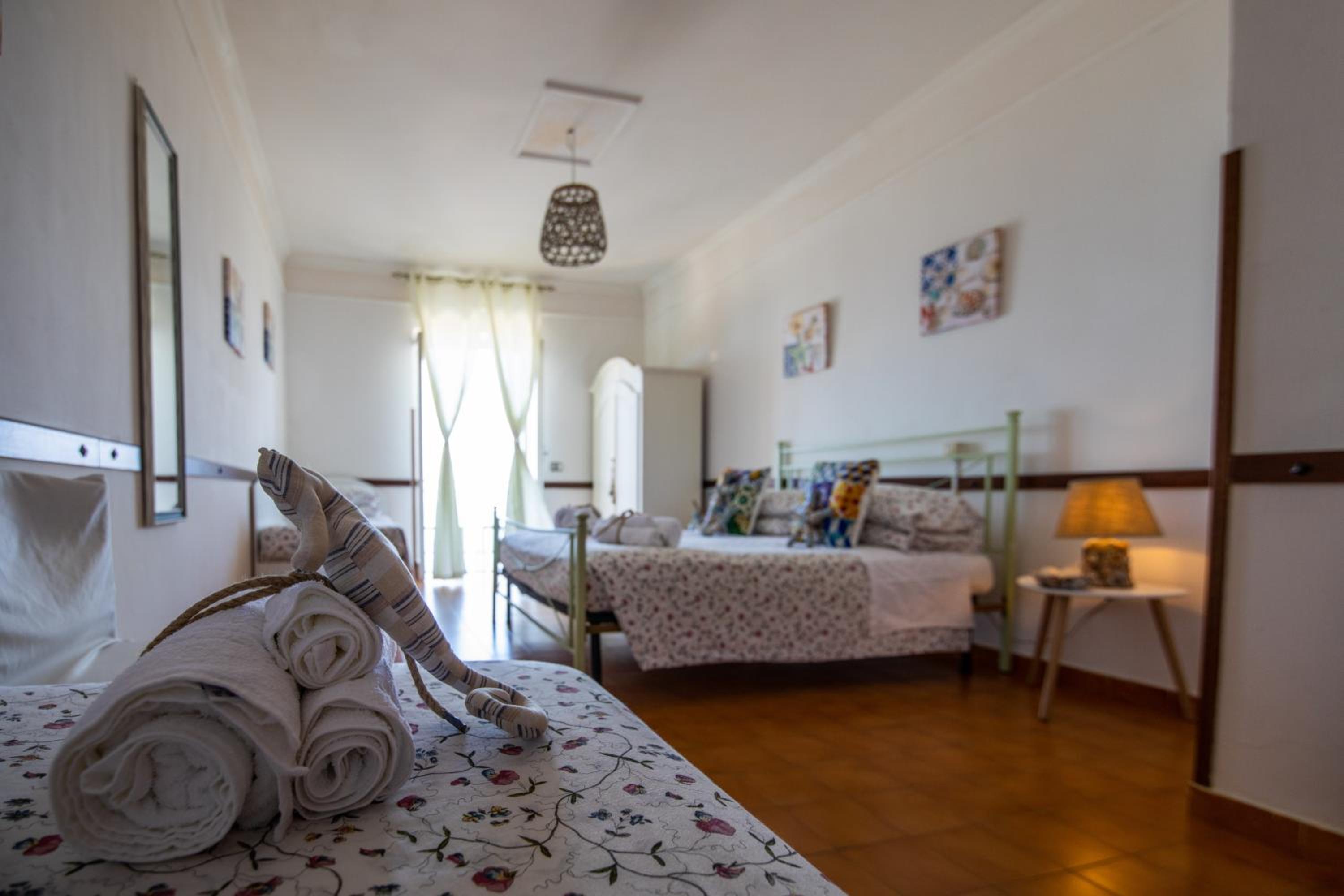 Quadruple Room with Sea View - Photo 3