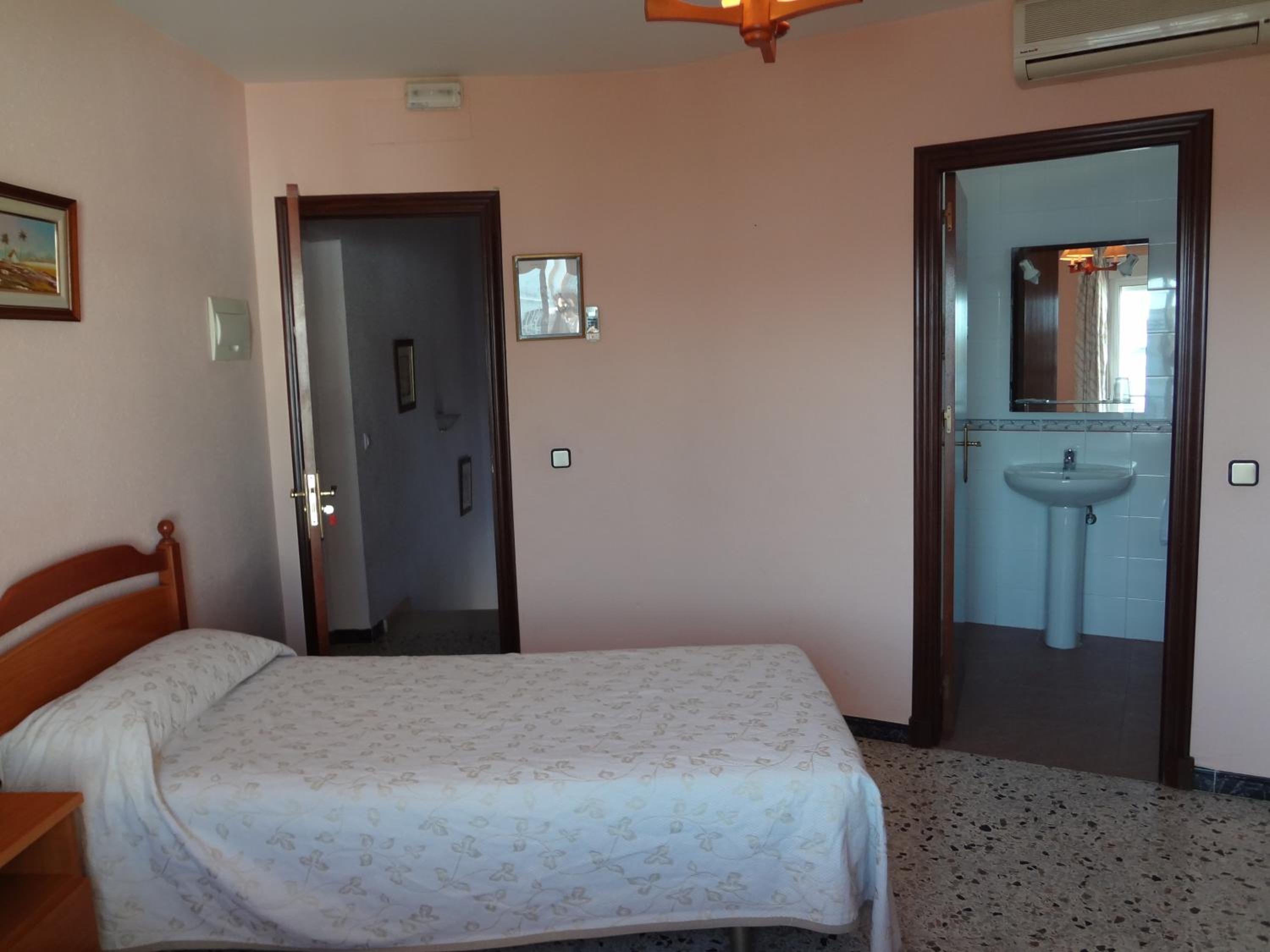 Double Room - Photo 4