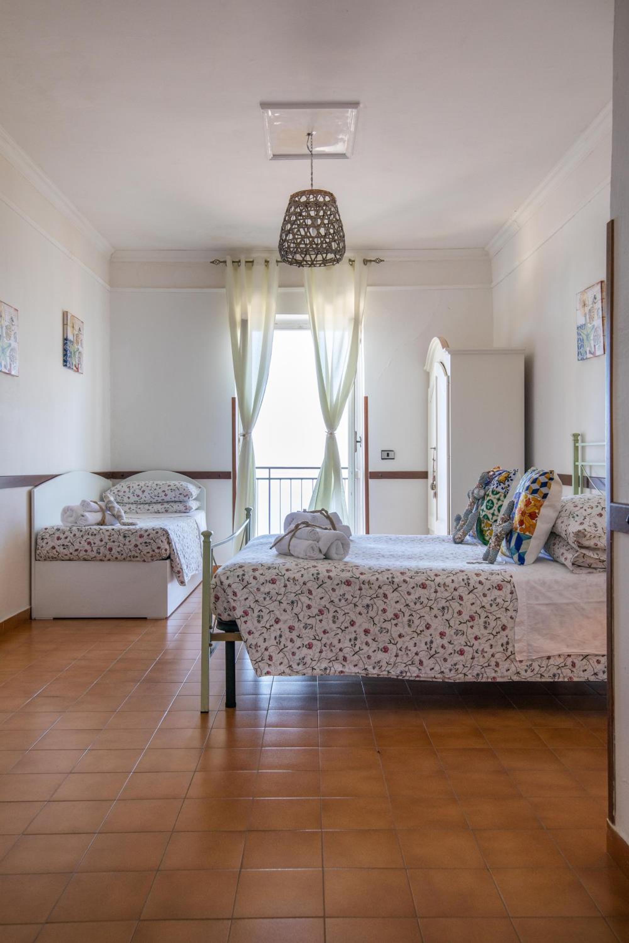 Triple Room with Sea View - Photo 11