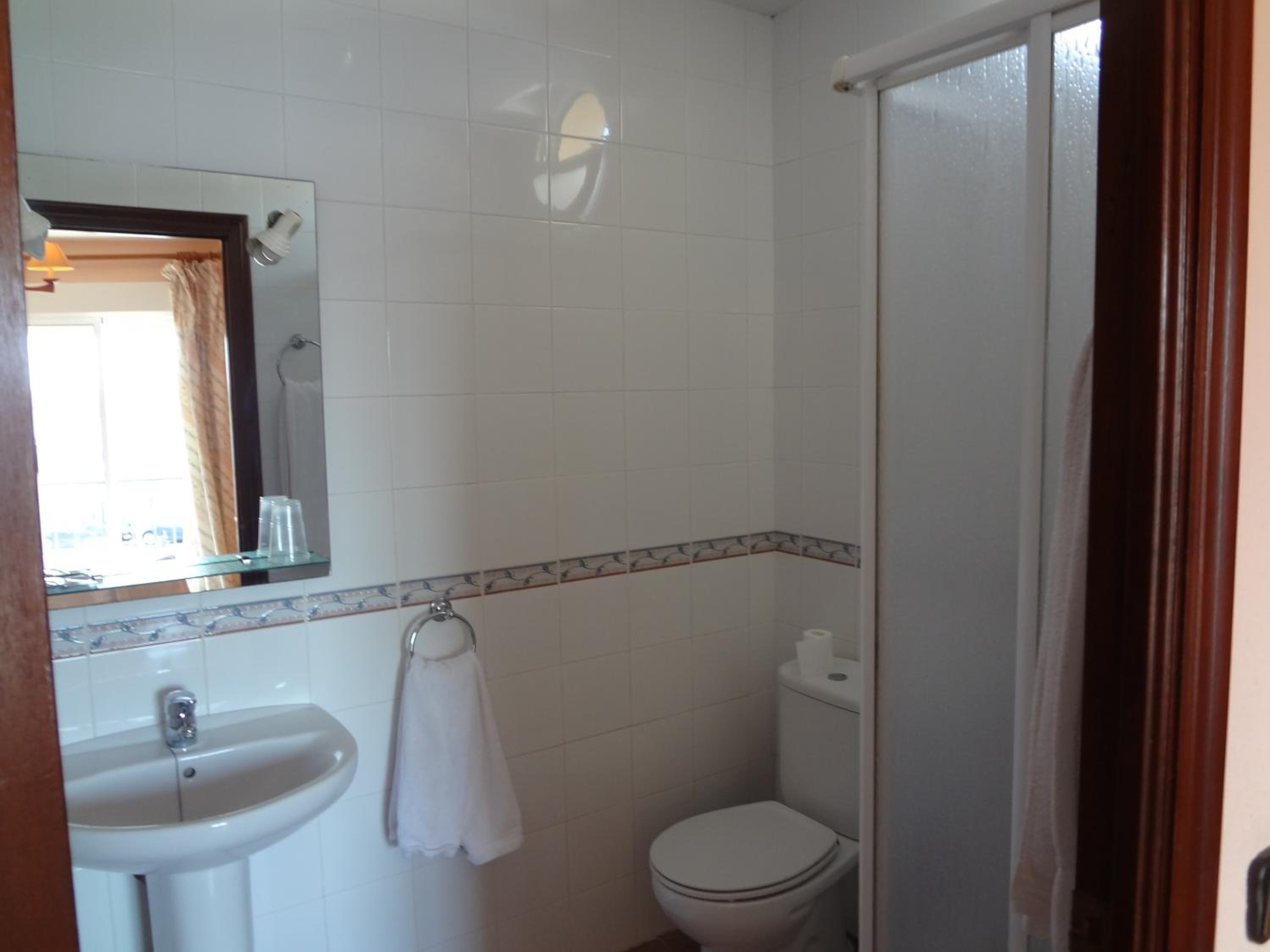 Double Room - Photo 7