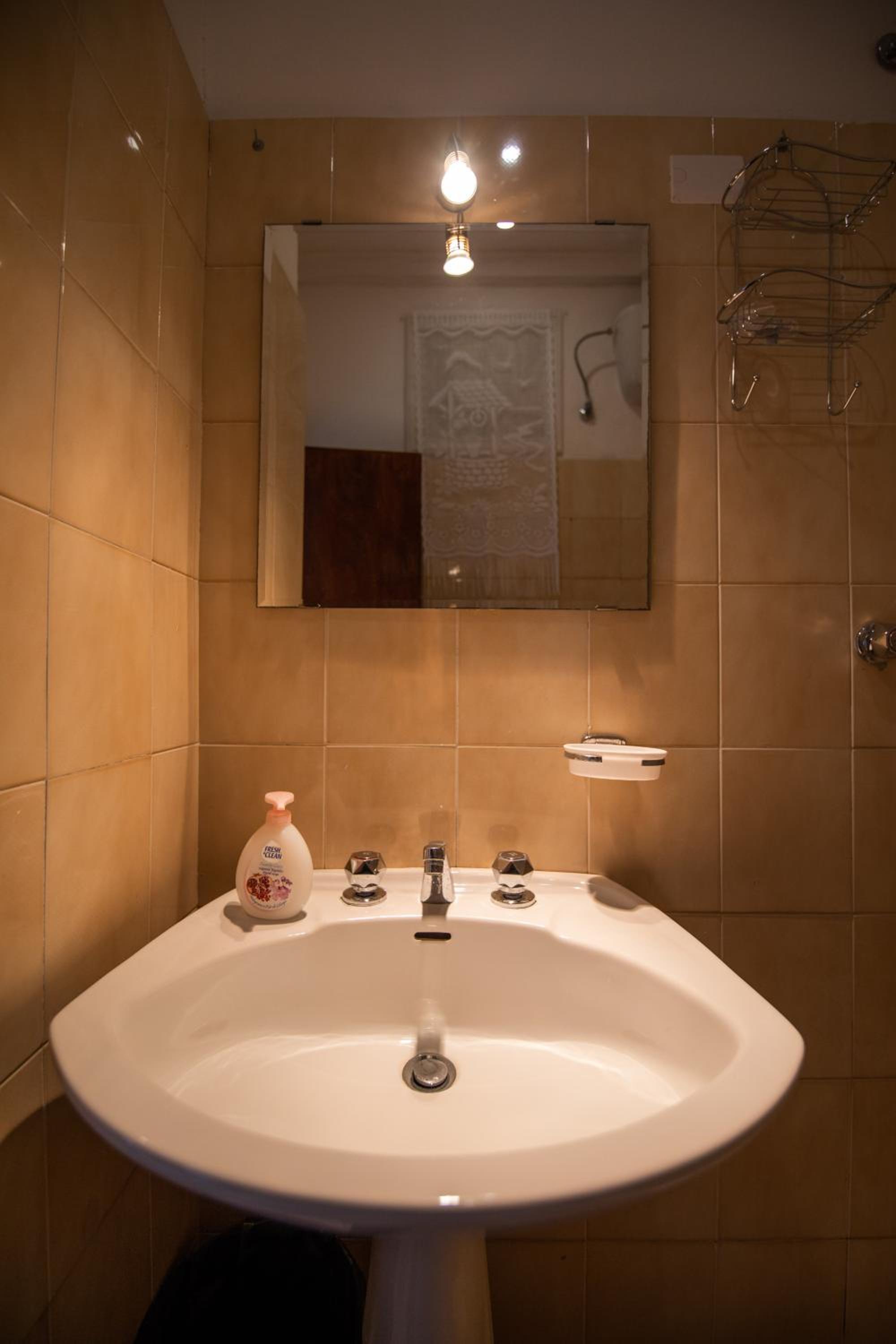 Basic Triple Room - Photo 17