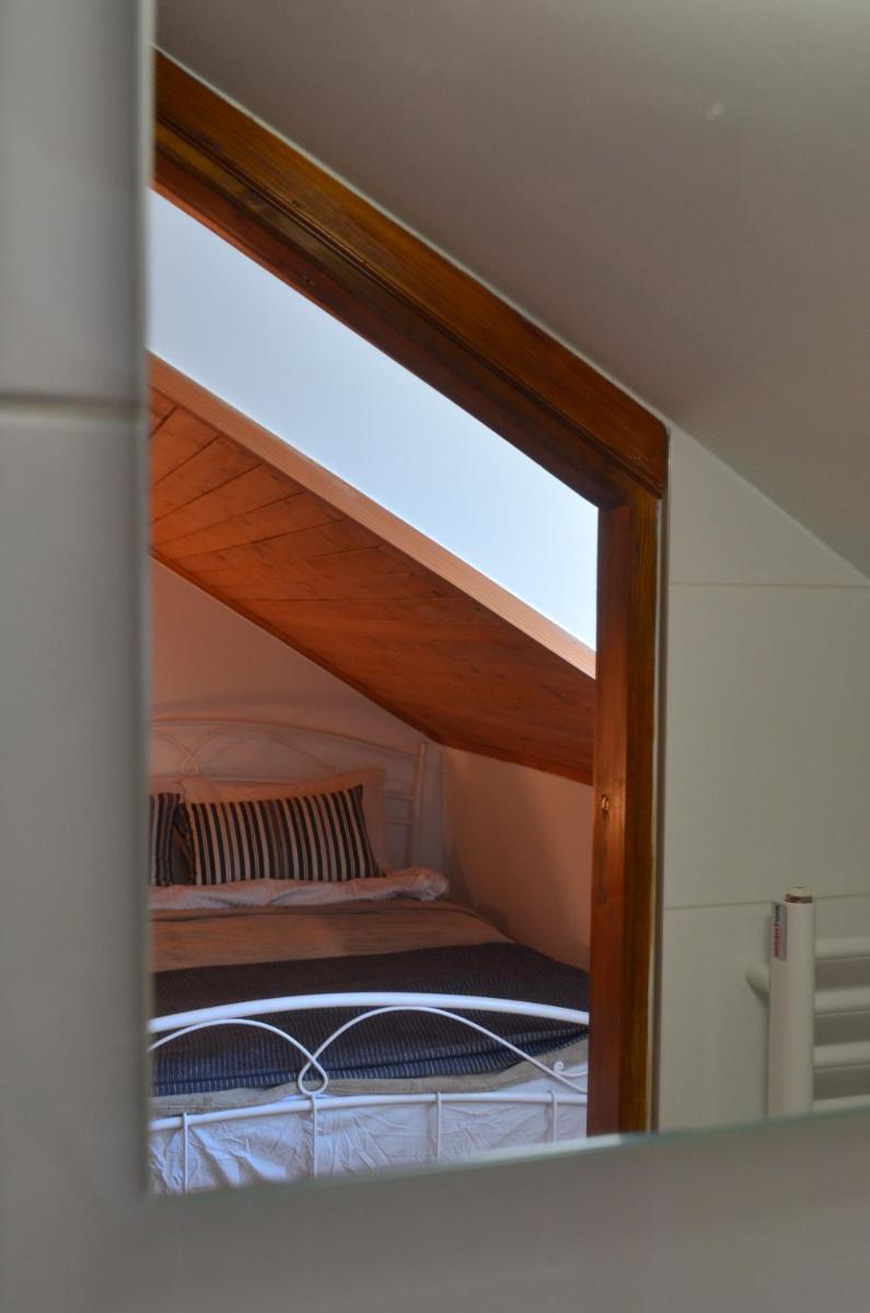 Double Room - Photo 6