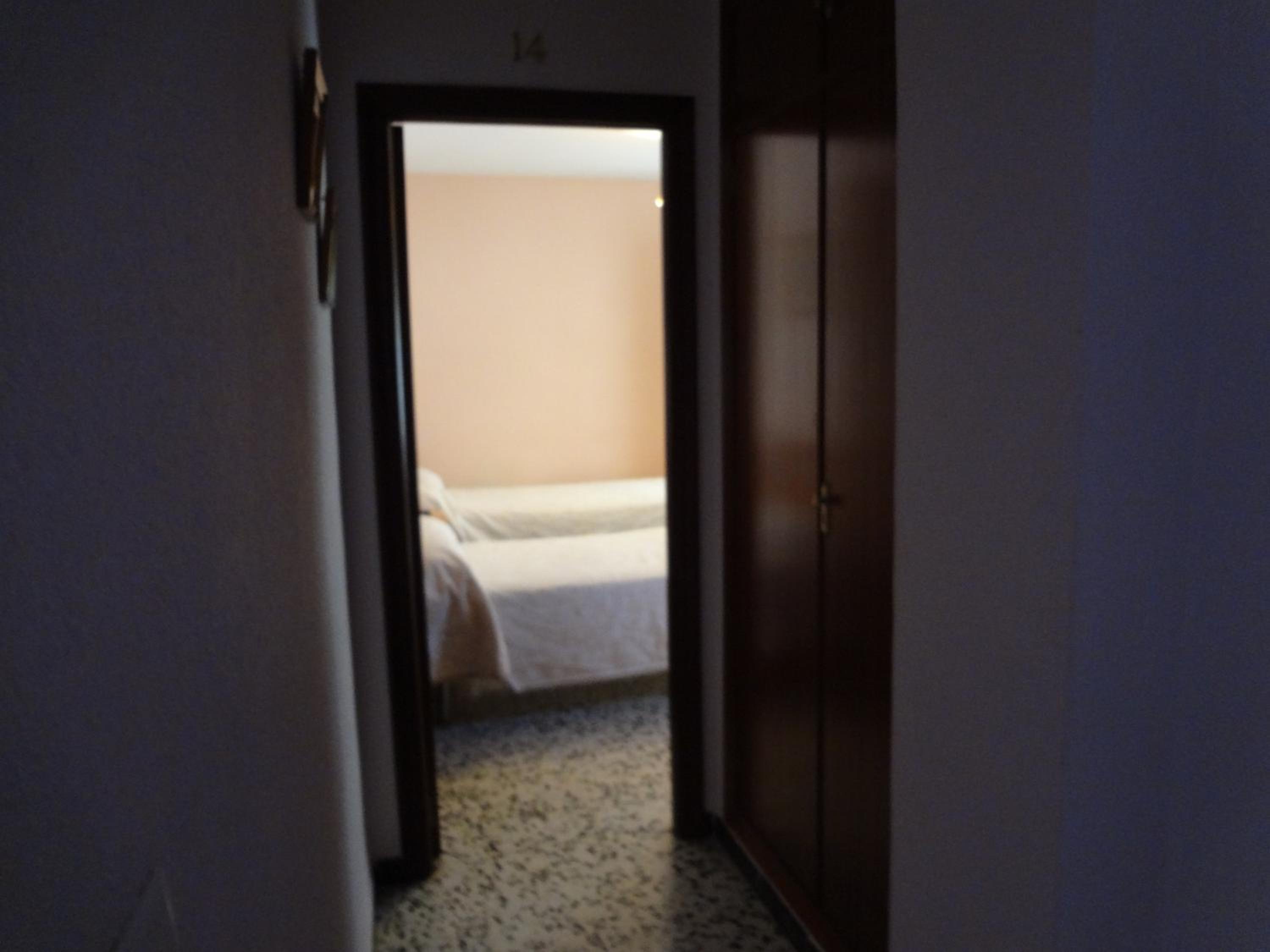 Twin Room - Photo 7