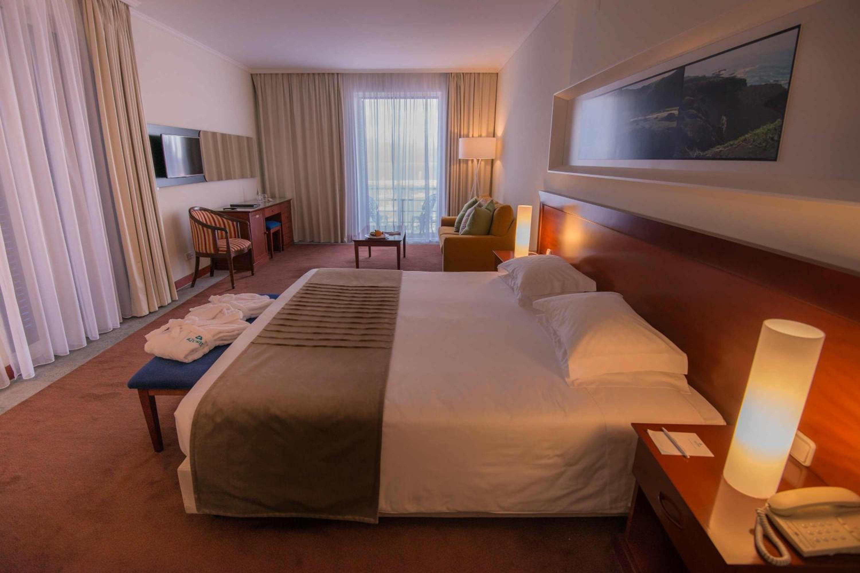Deluxe Double Room with Balcony and Sea View - Photo 6