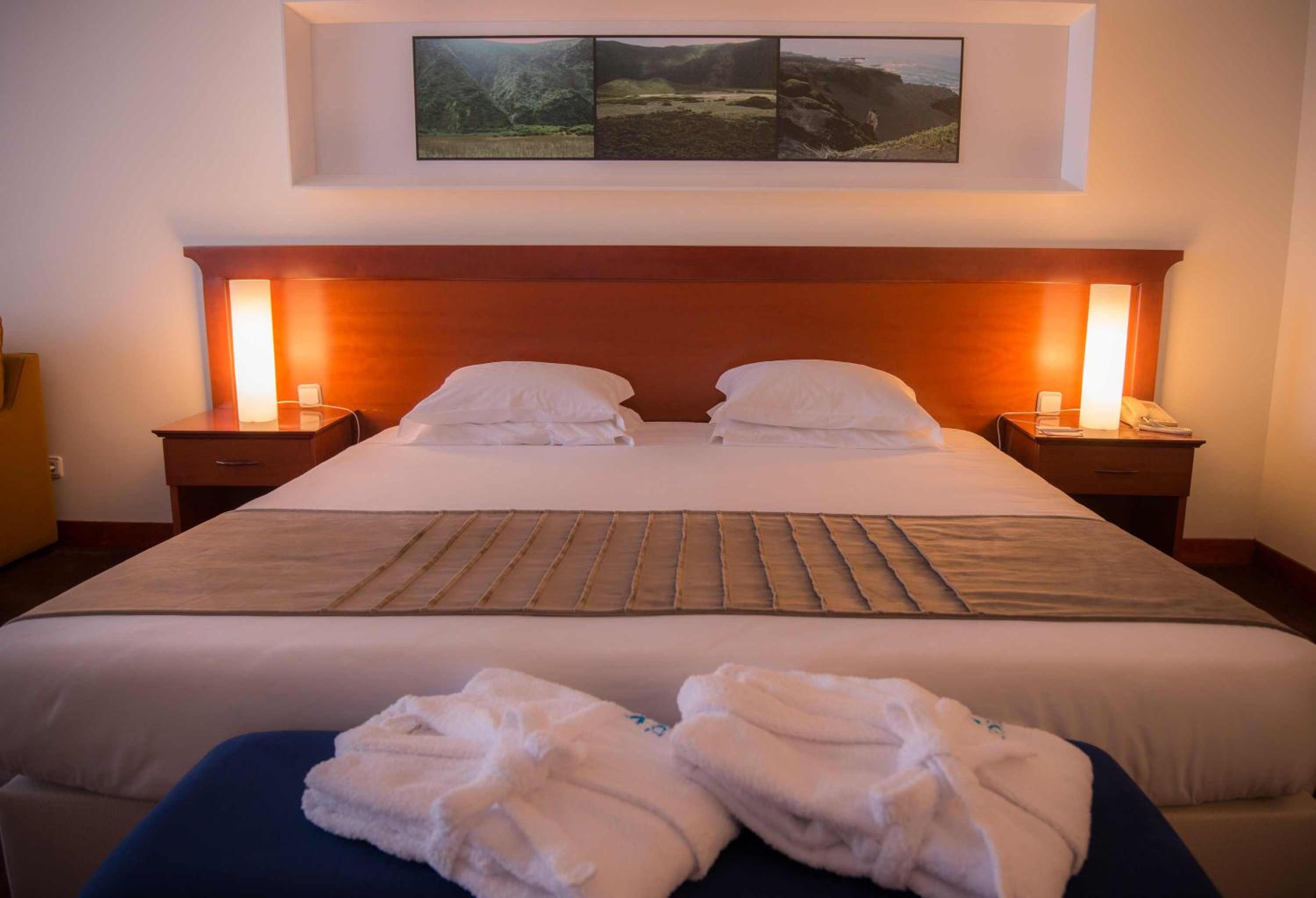 Deluxe Double Room with Balcony and Sea View - Photo 4