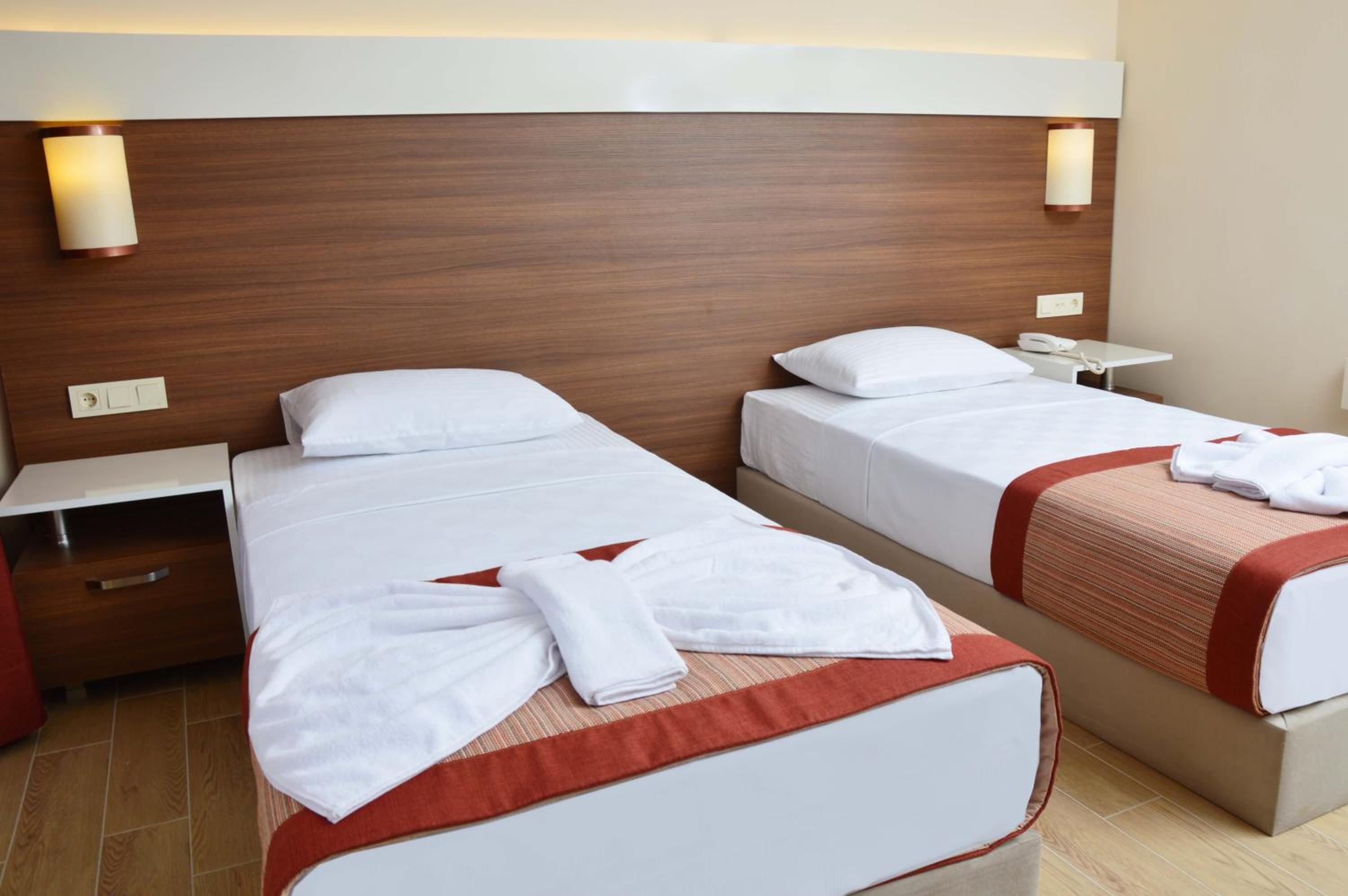 Double Room with Balcony and Sea View - Photo 5