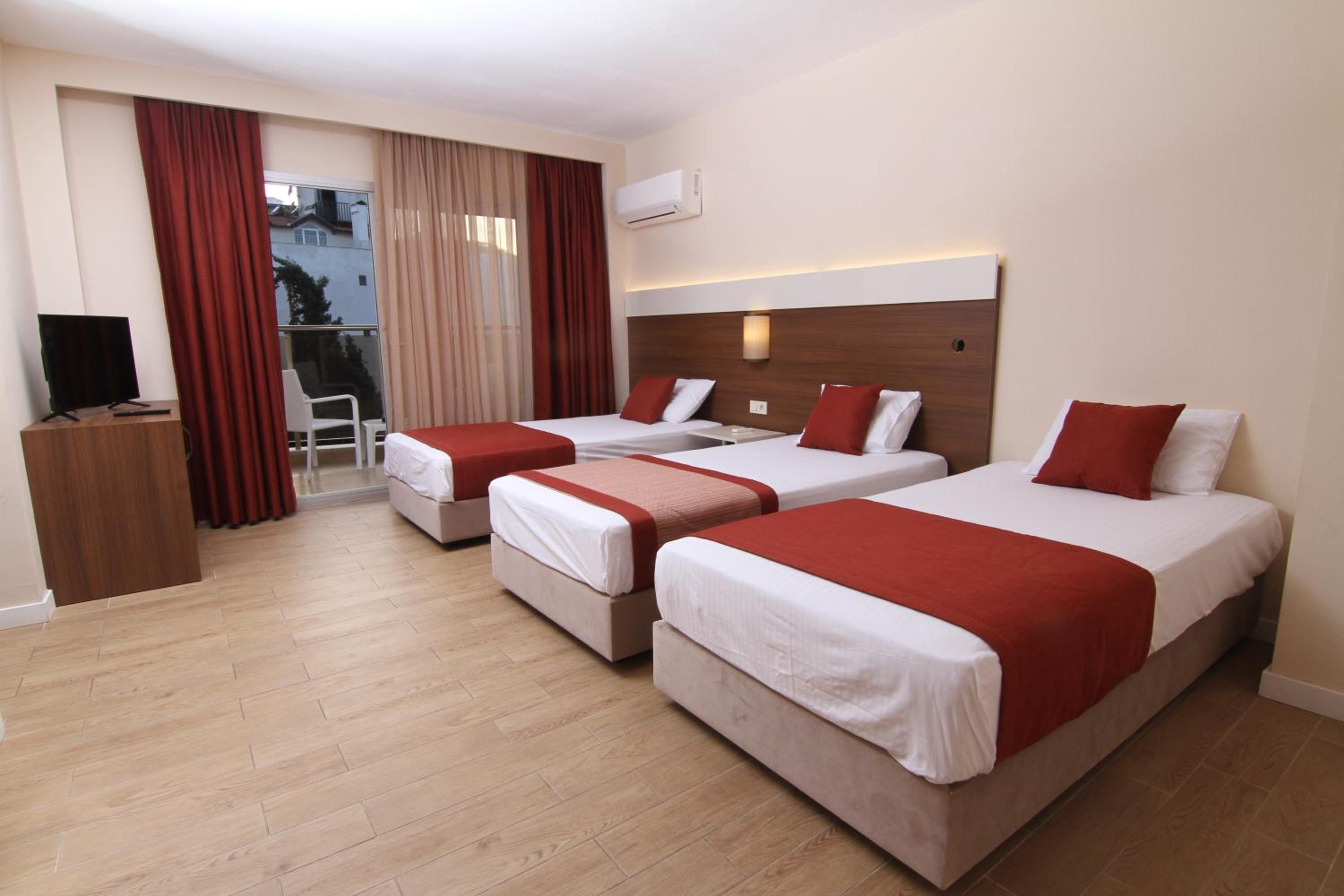 Triple Room with City View - Photo 3
