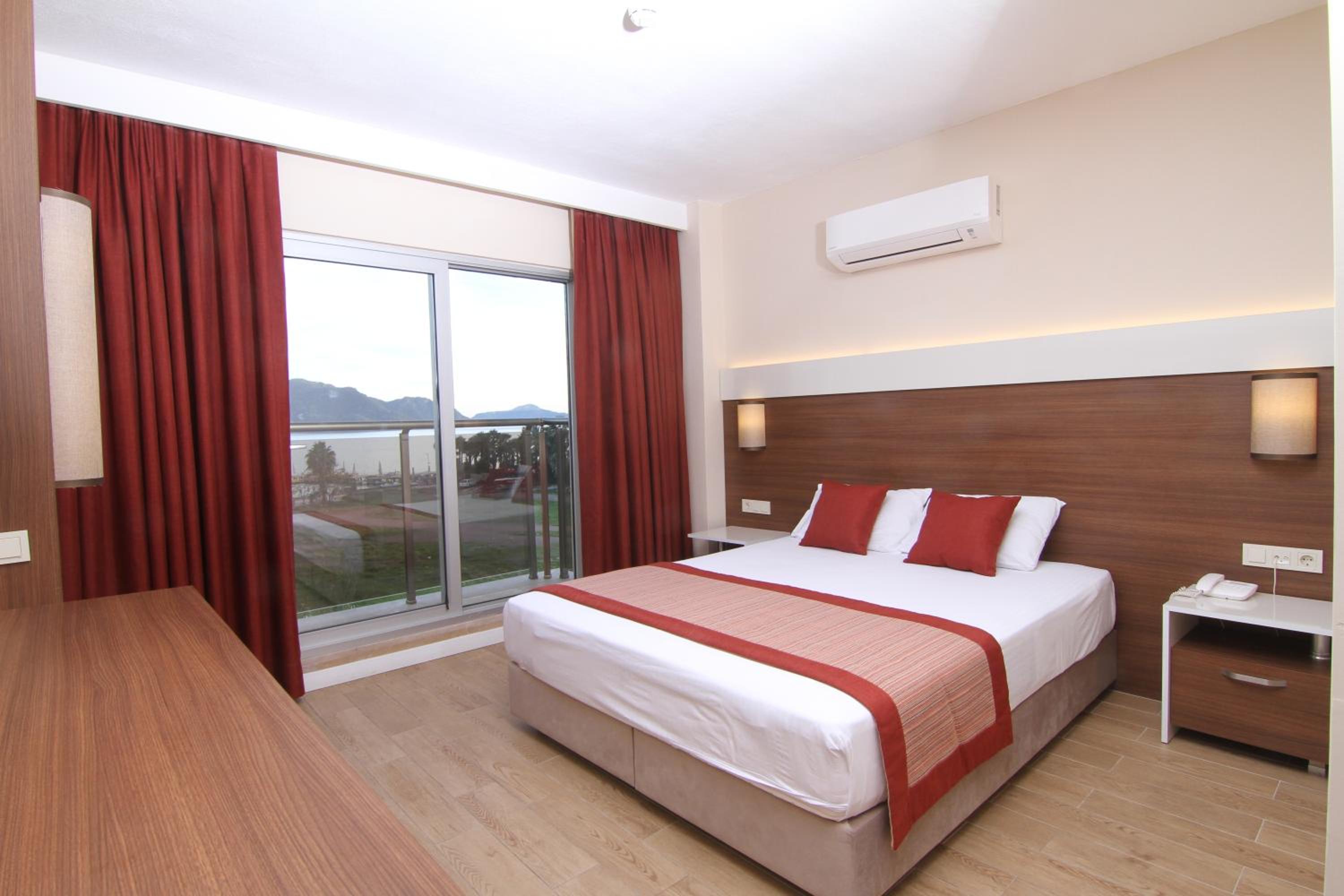 Family Room with Sea View - Photo 1
