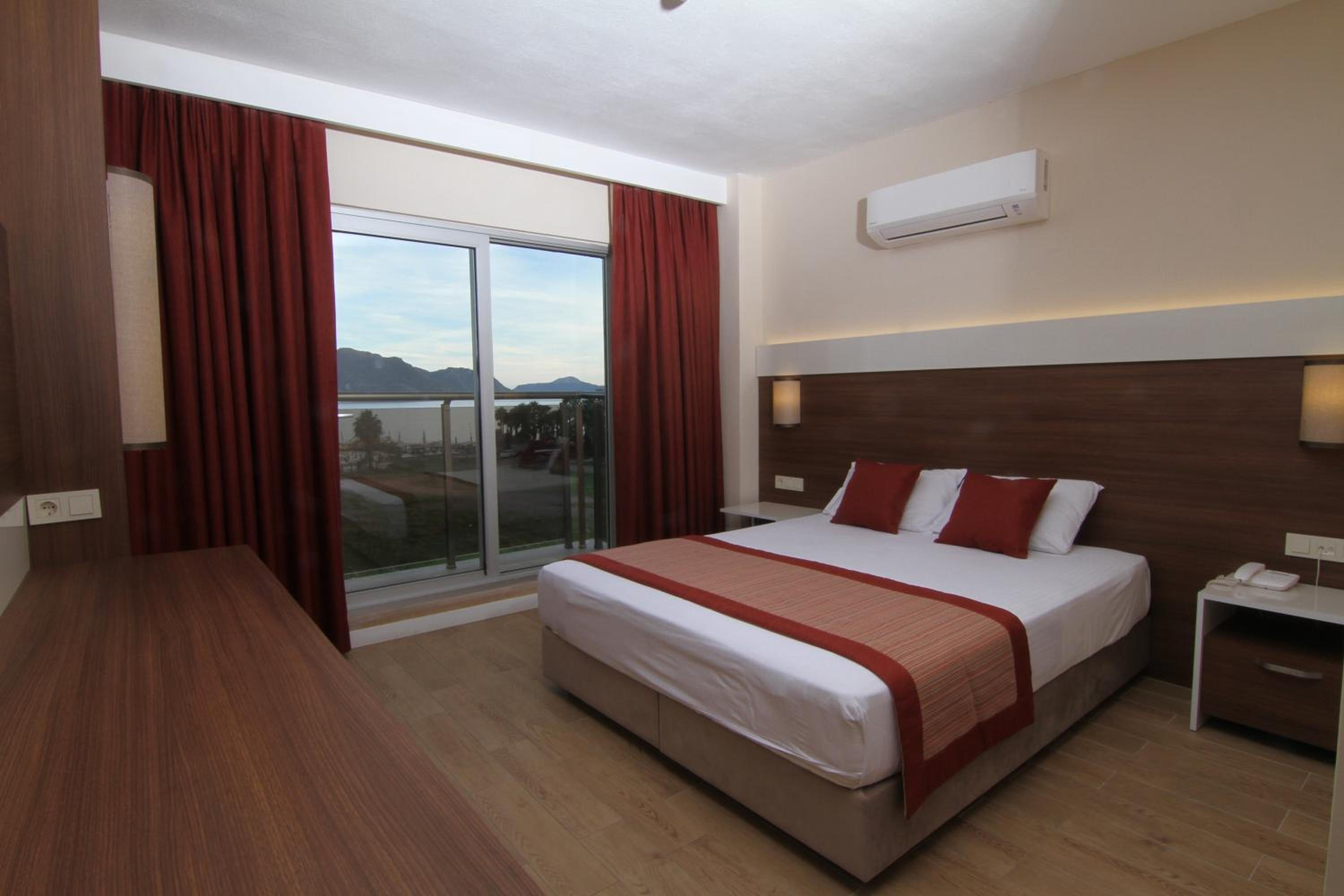 Family Room with Sea View - Photo 5