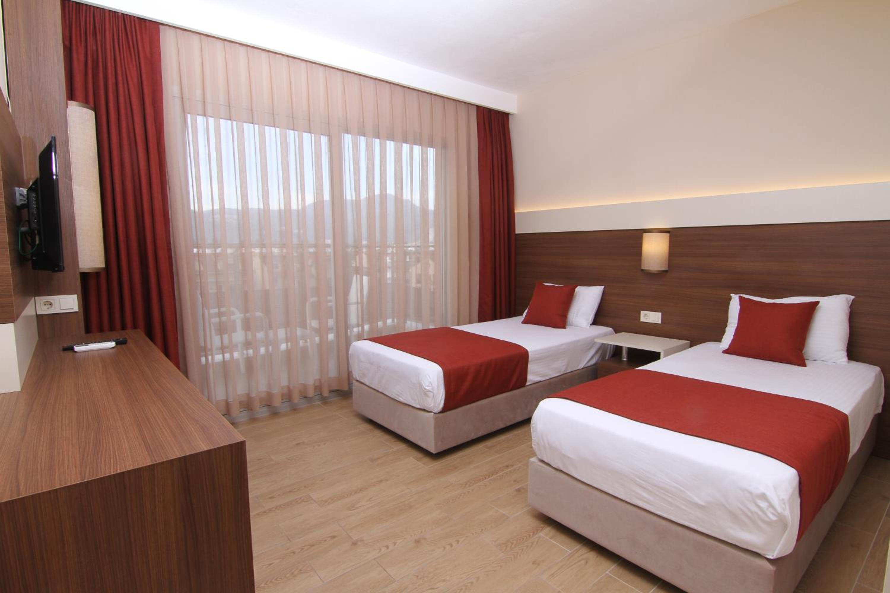 Triple Room with City View - Photo 1