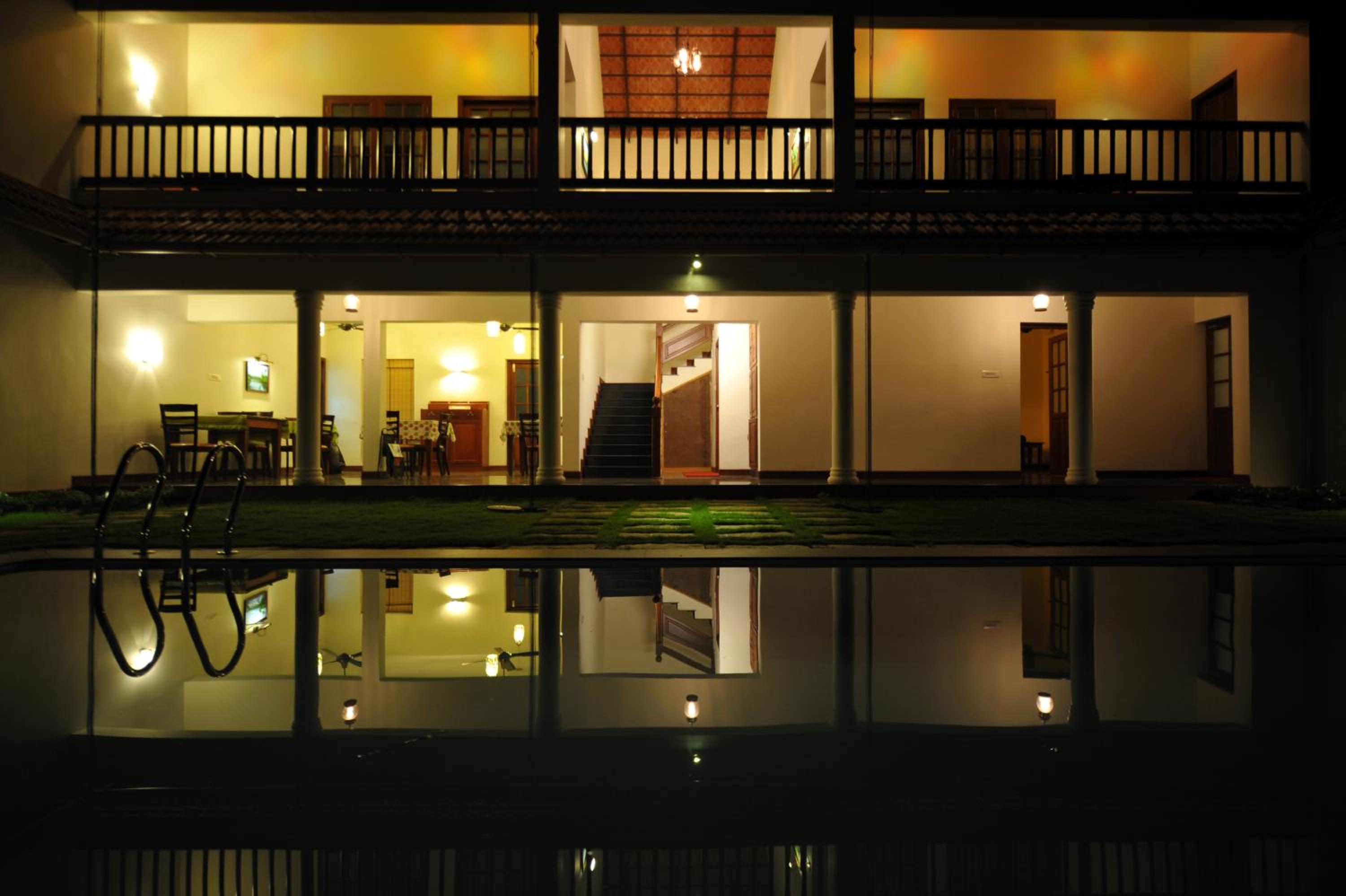 Deluxe Double or Twin Room photo 2