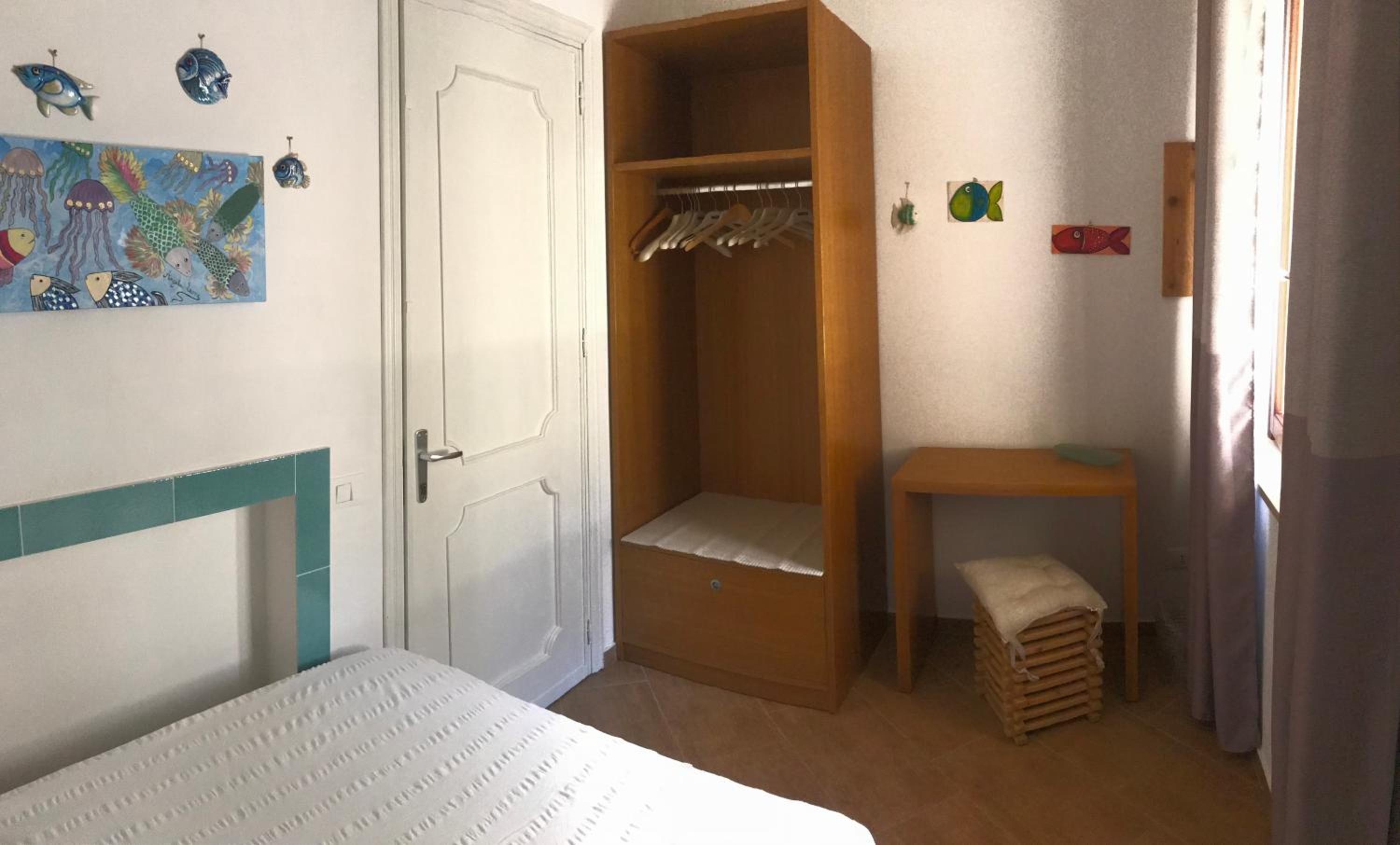 Single Room with Private Bathroom photo 2