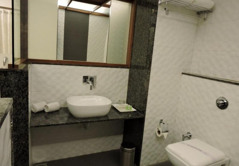 King Suite - Photo 10