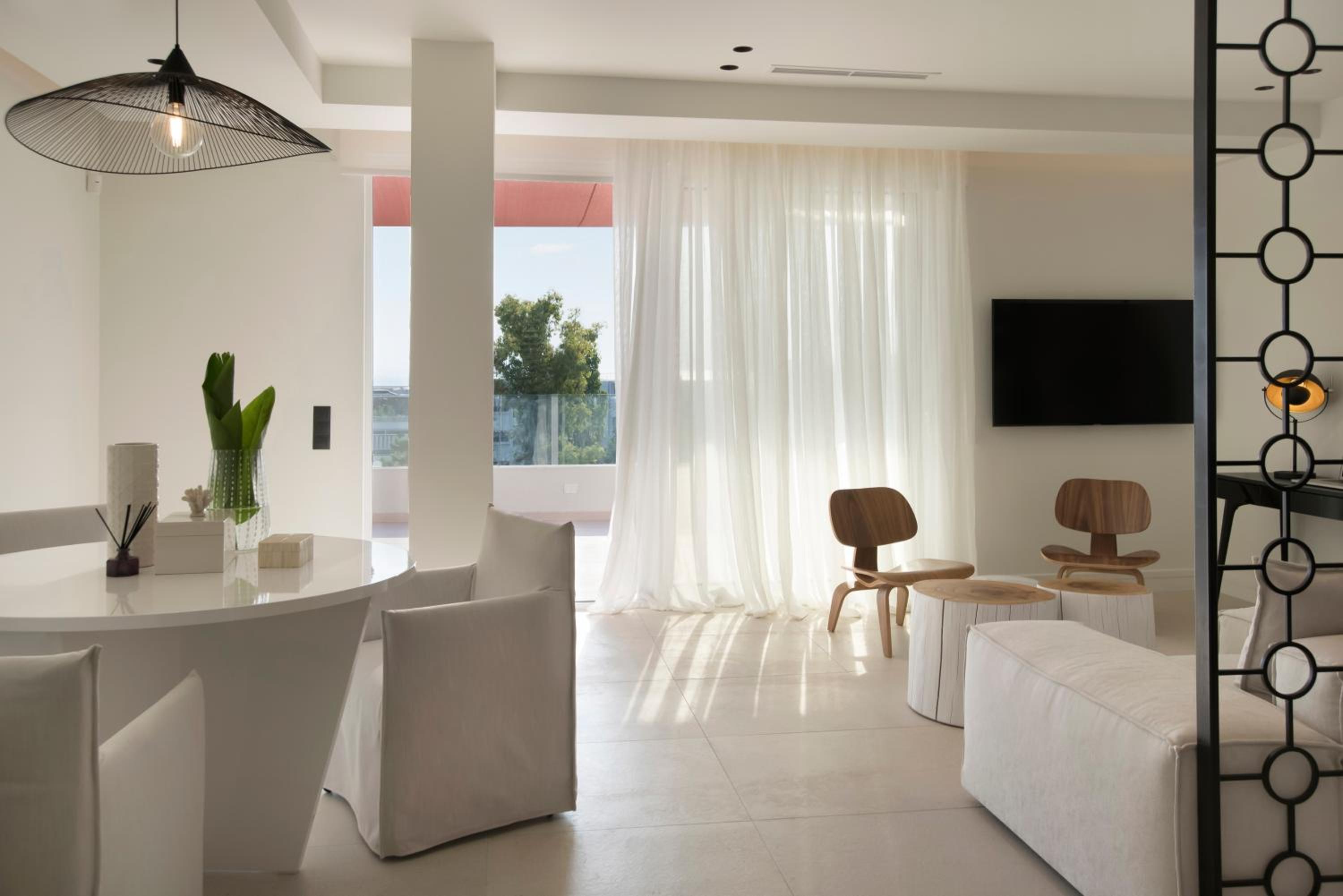 Penthouse Apartment with Outdoor Hot Tub