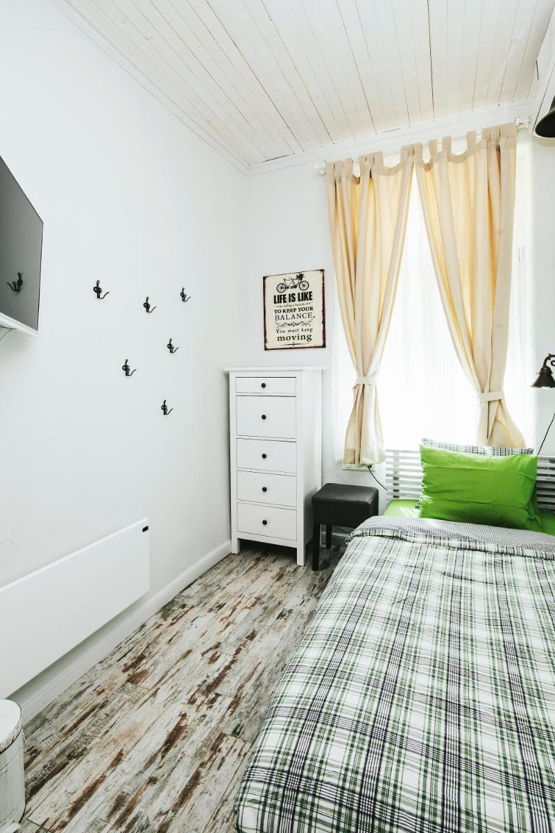 Single Room with Shared Shower and Toilet photo 3