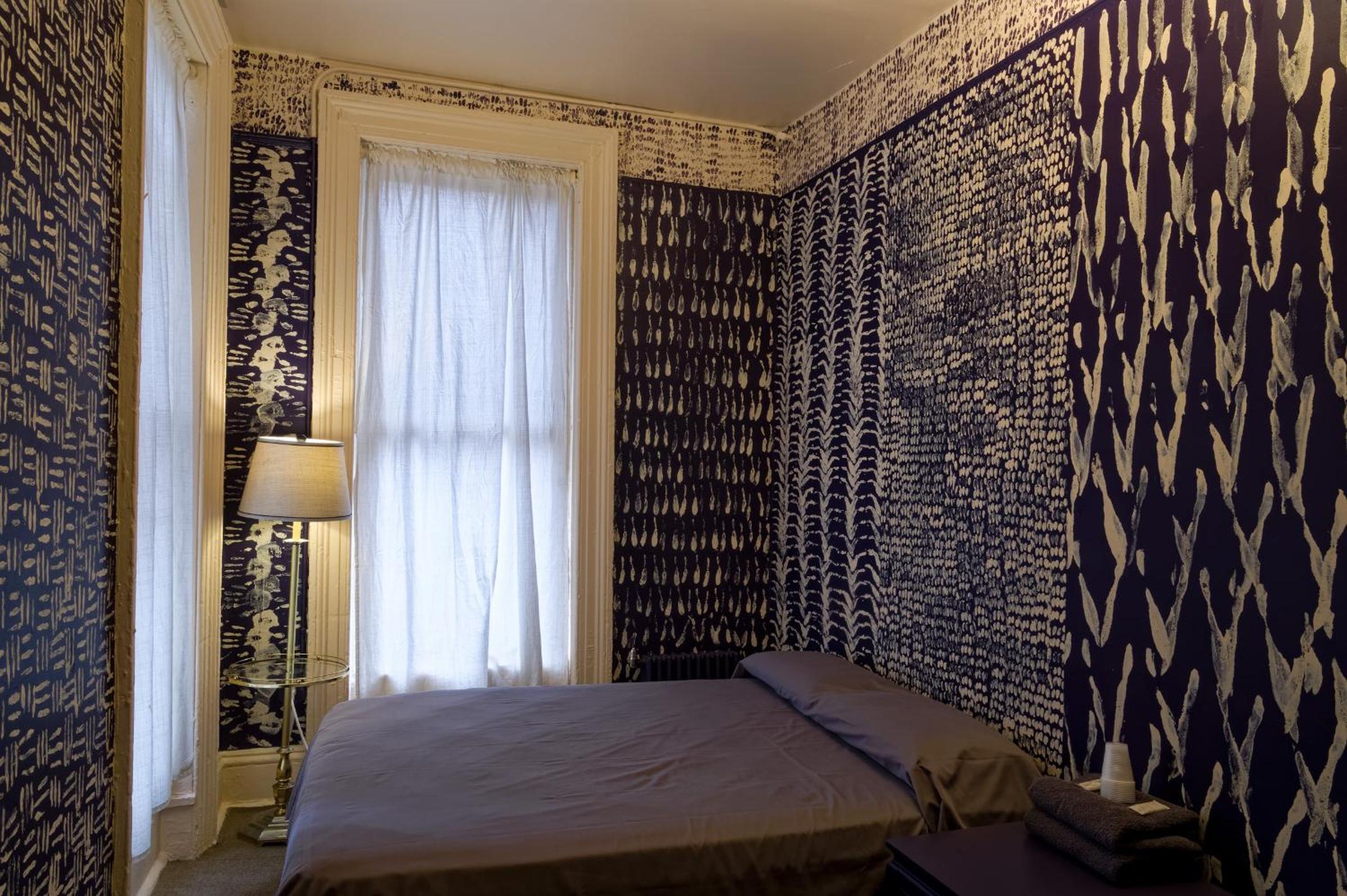 Single Room with Shared Bathroom photo 2