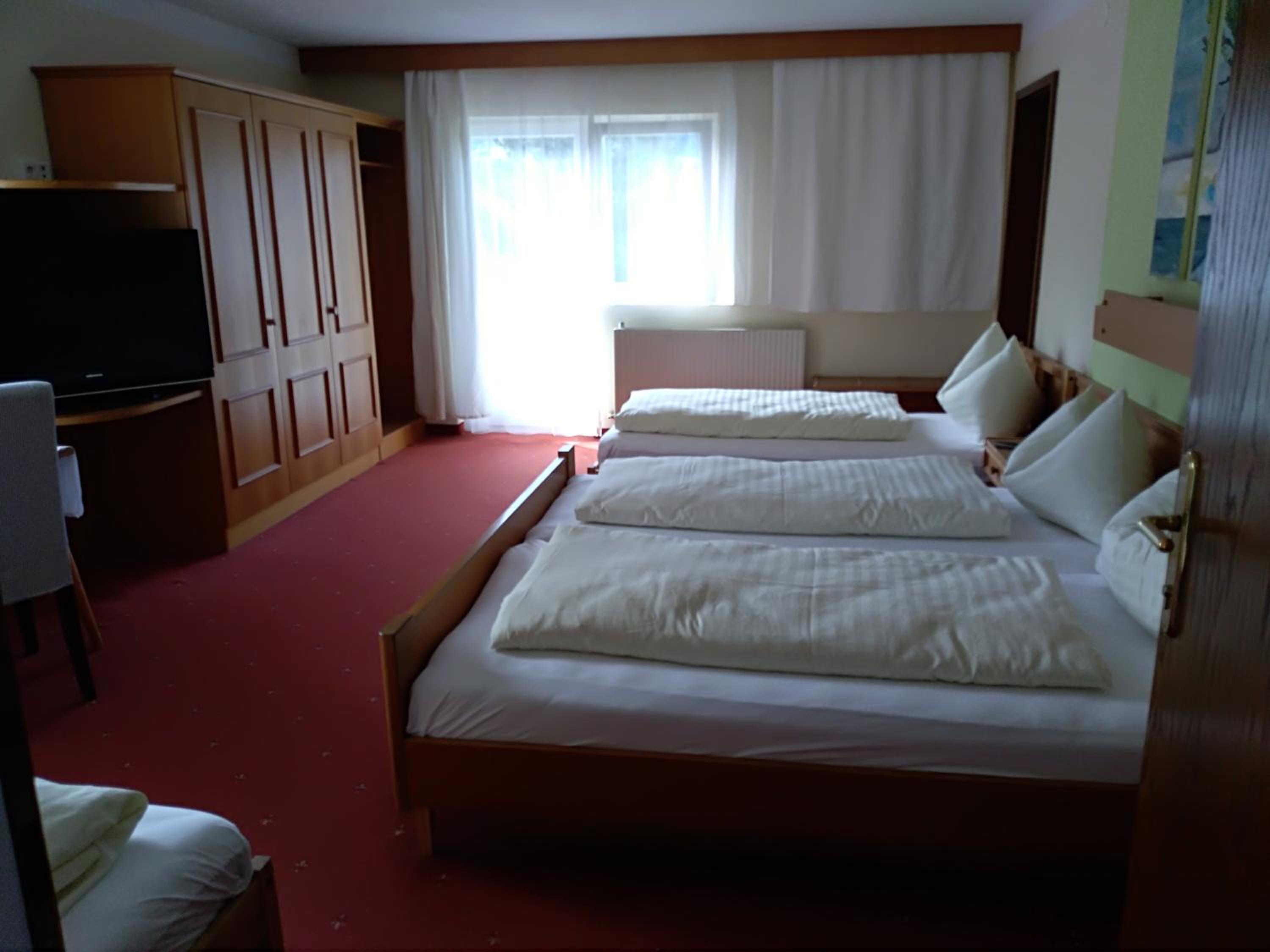 Quadruple Room with Balcony photo 2