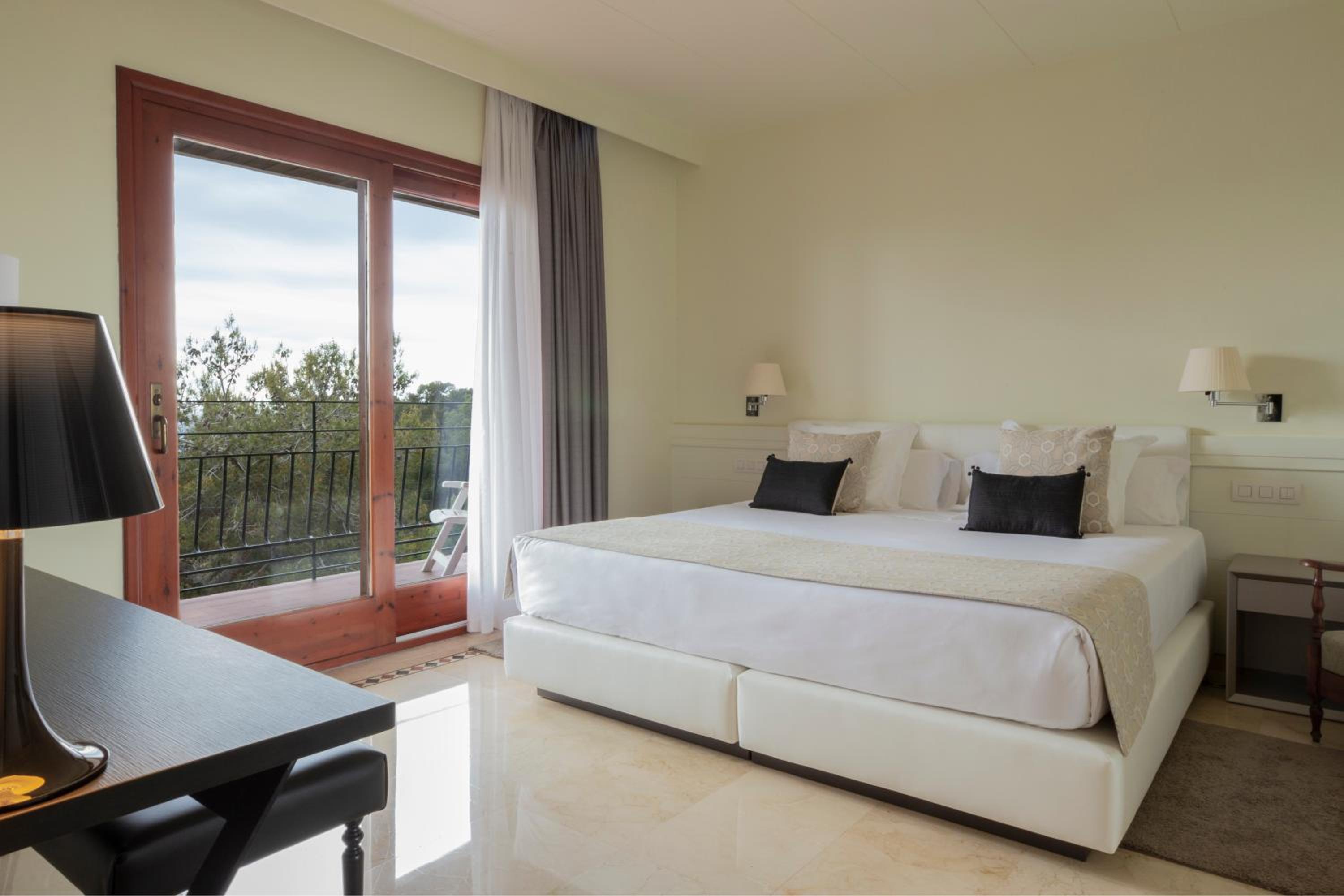 Habitación Familiar con Vista al Jardín