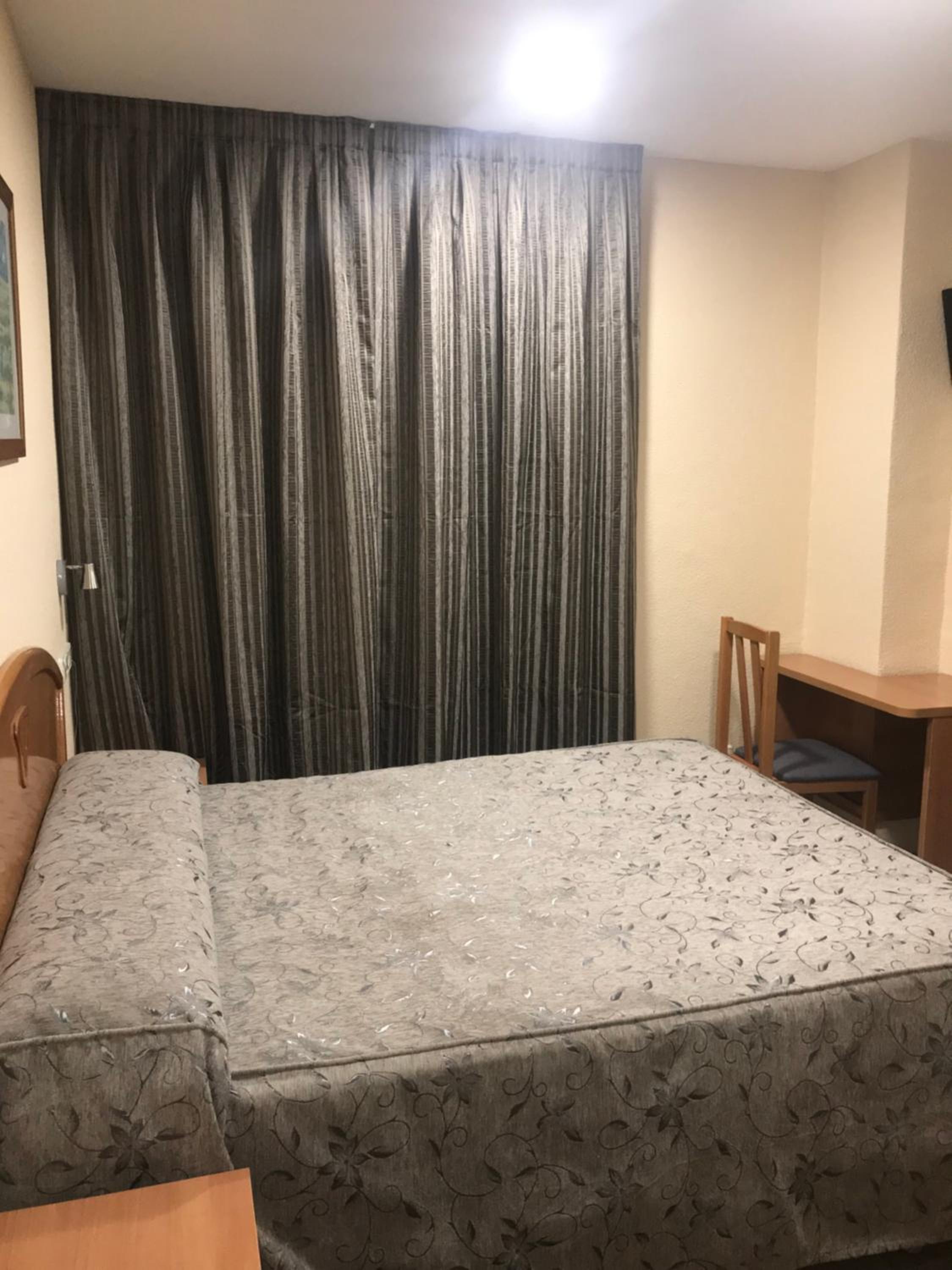 Standard Single Room with Shower photo 3