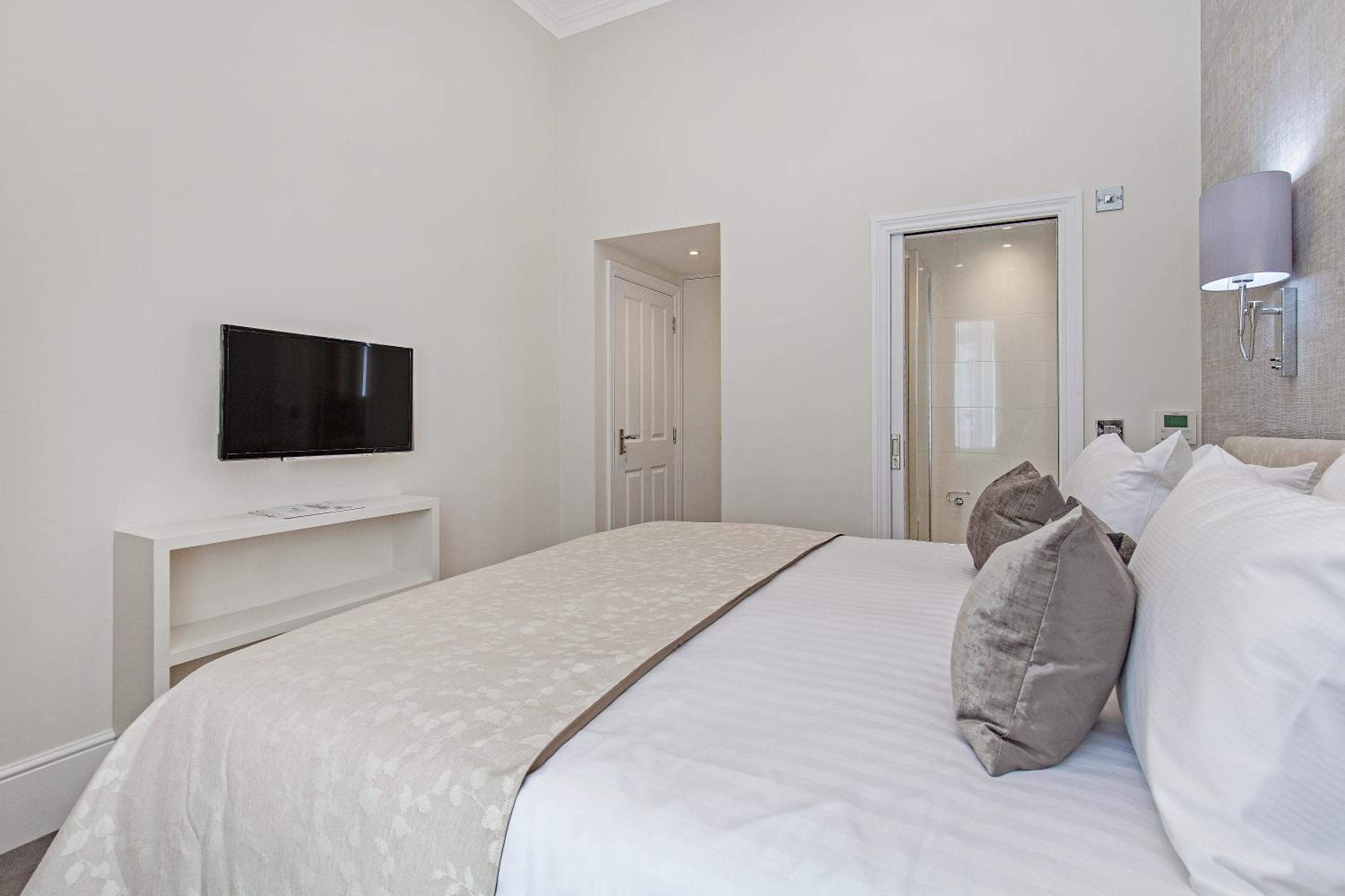 Executive Two Bedroom Apartment with Balcony