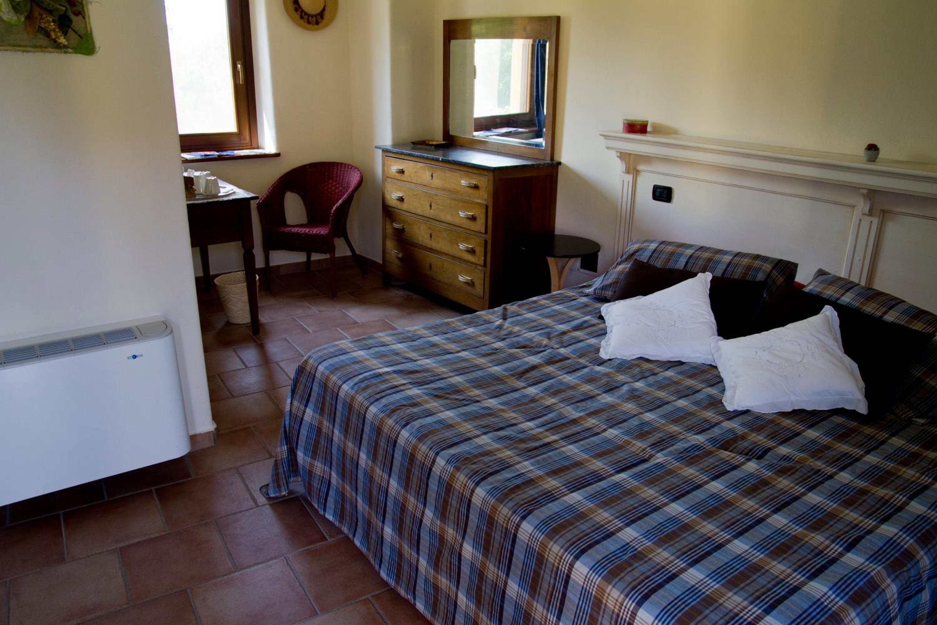 Double or Twin Room - Photo 3