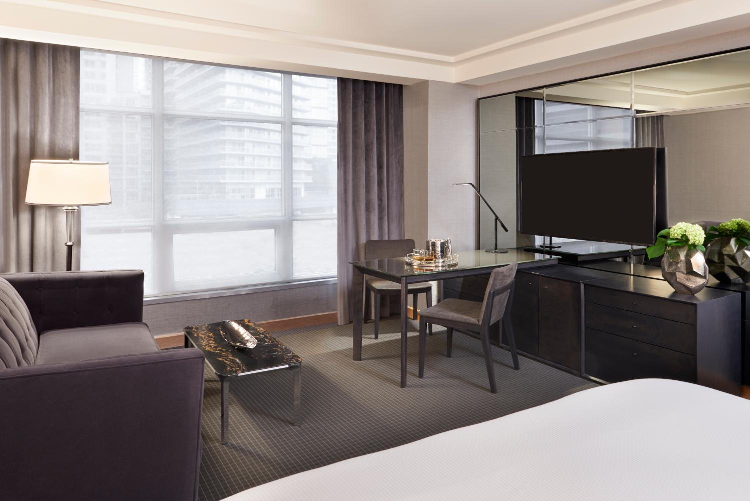 Luxury King Room - Photo 9