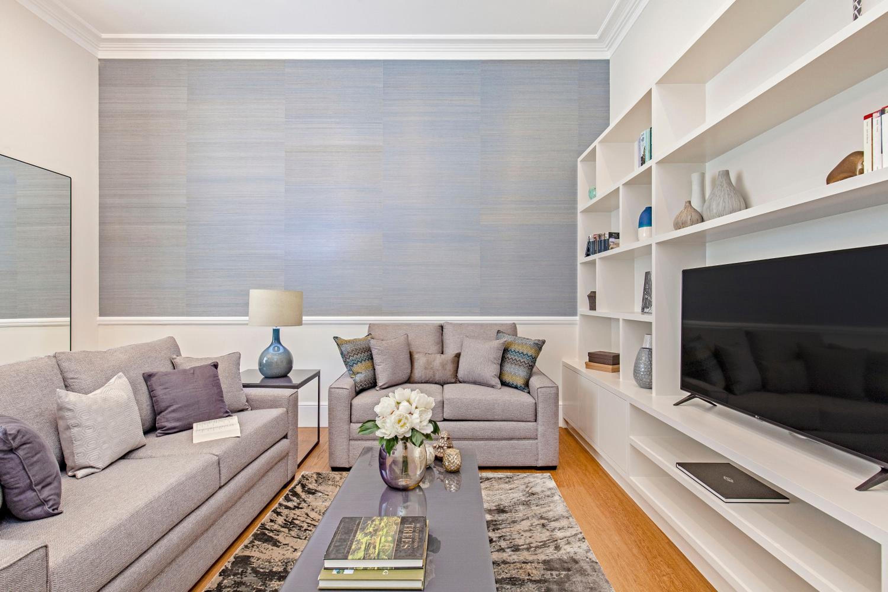 Executive Two Bedroom Apartment with Balcony photo 2