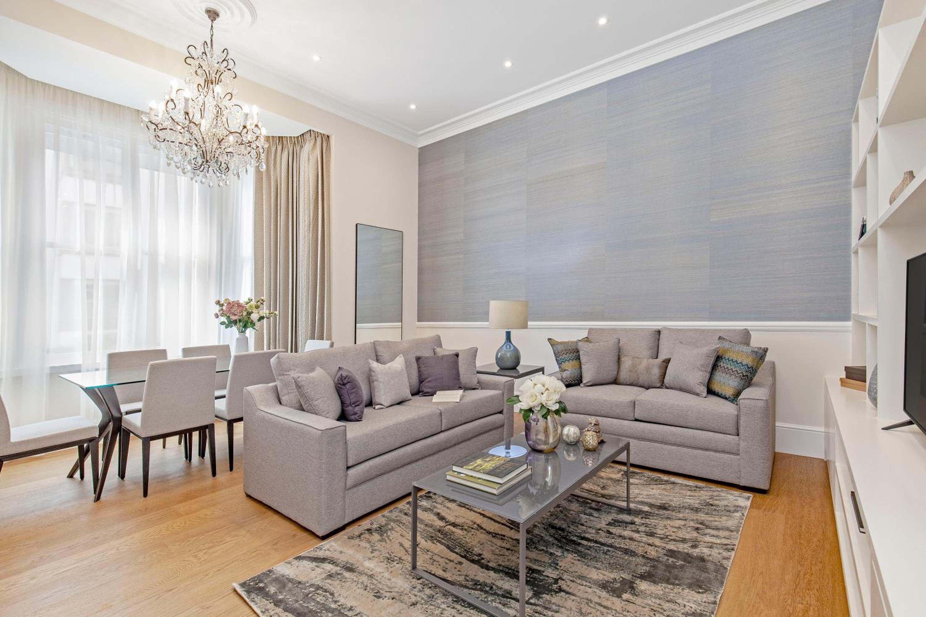 Executive Two Bedroom Apartment with Balcony photo 3