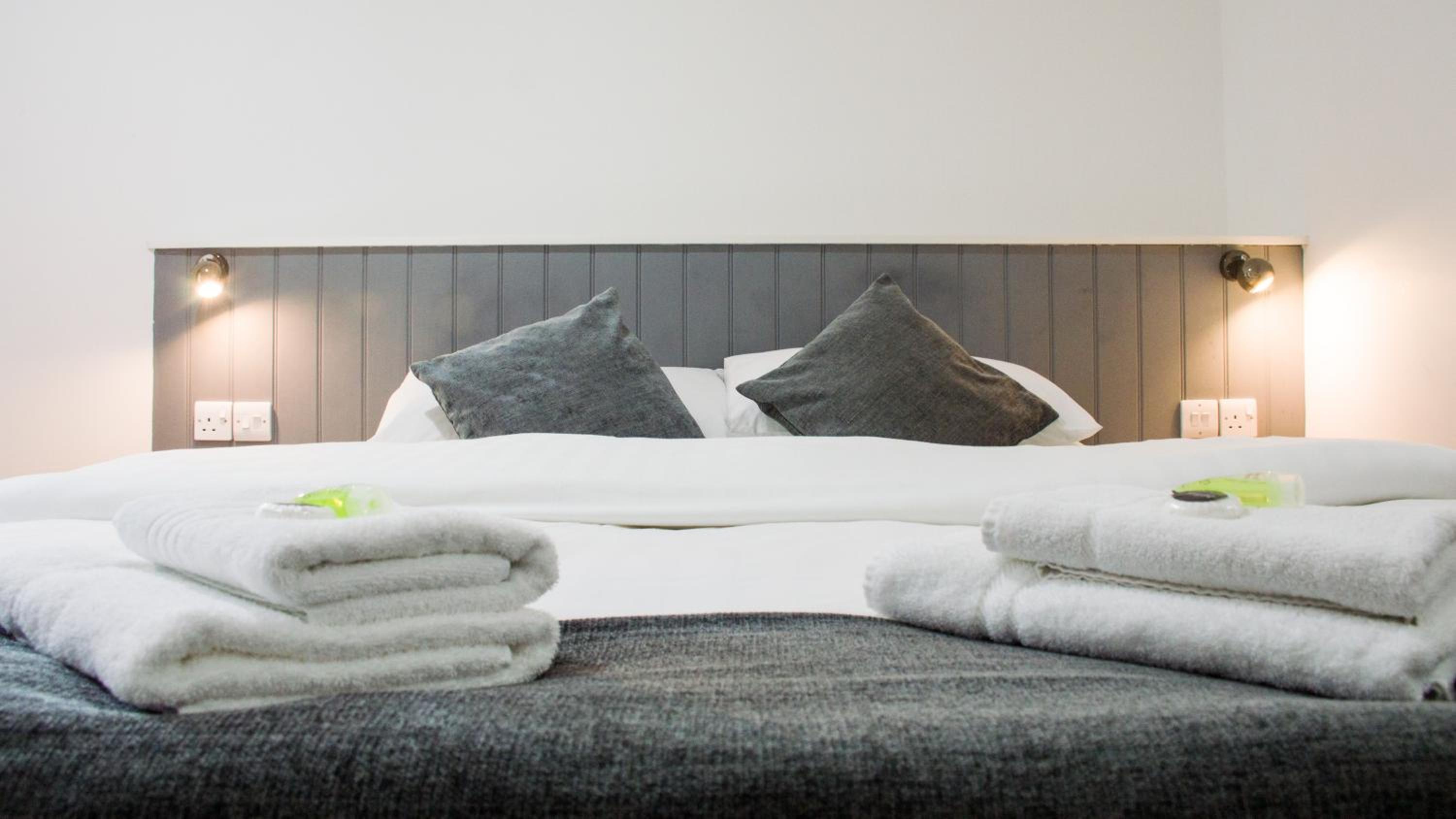 Standard Double or Twin Room - Photo 12