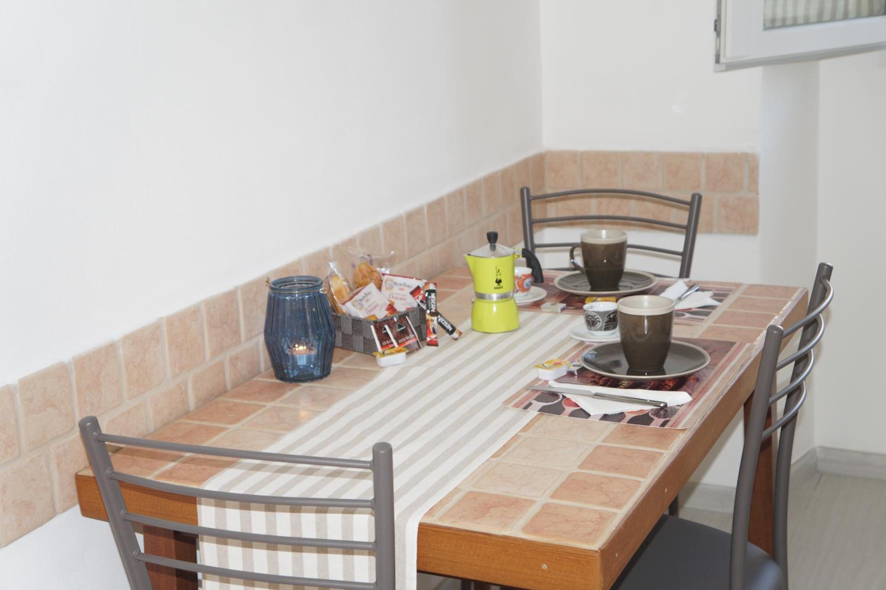 Double Room with Private Bathroom - Photo 10