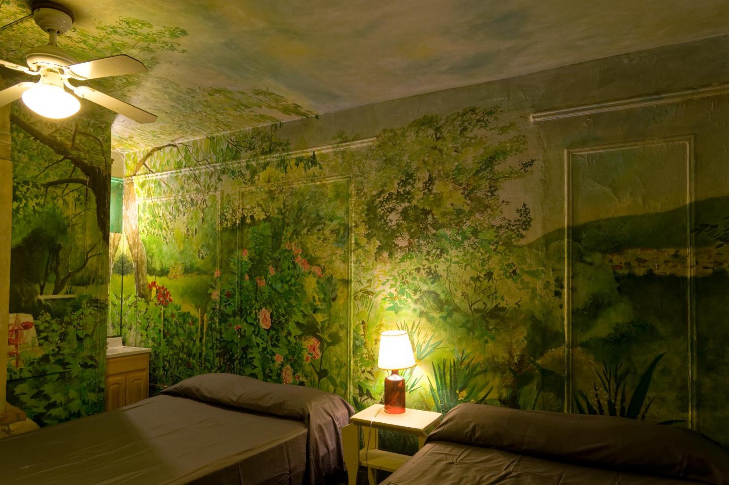 Quadruple Room with Private Bathroom photo 2