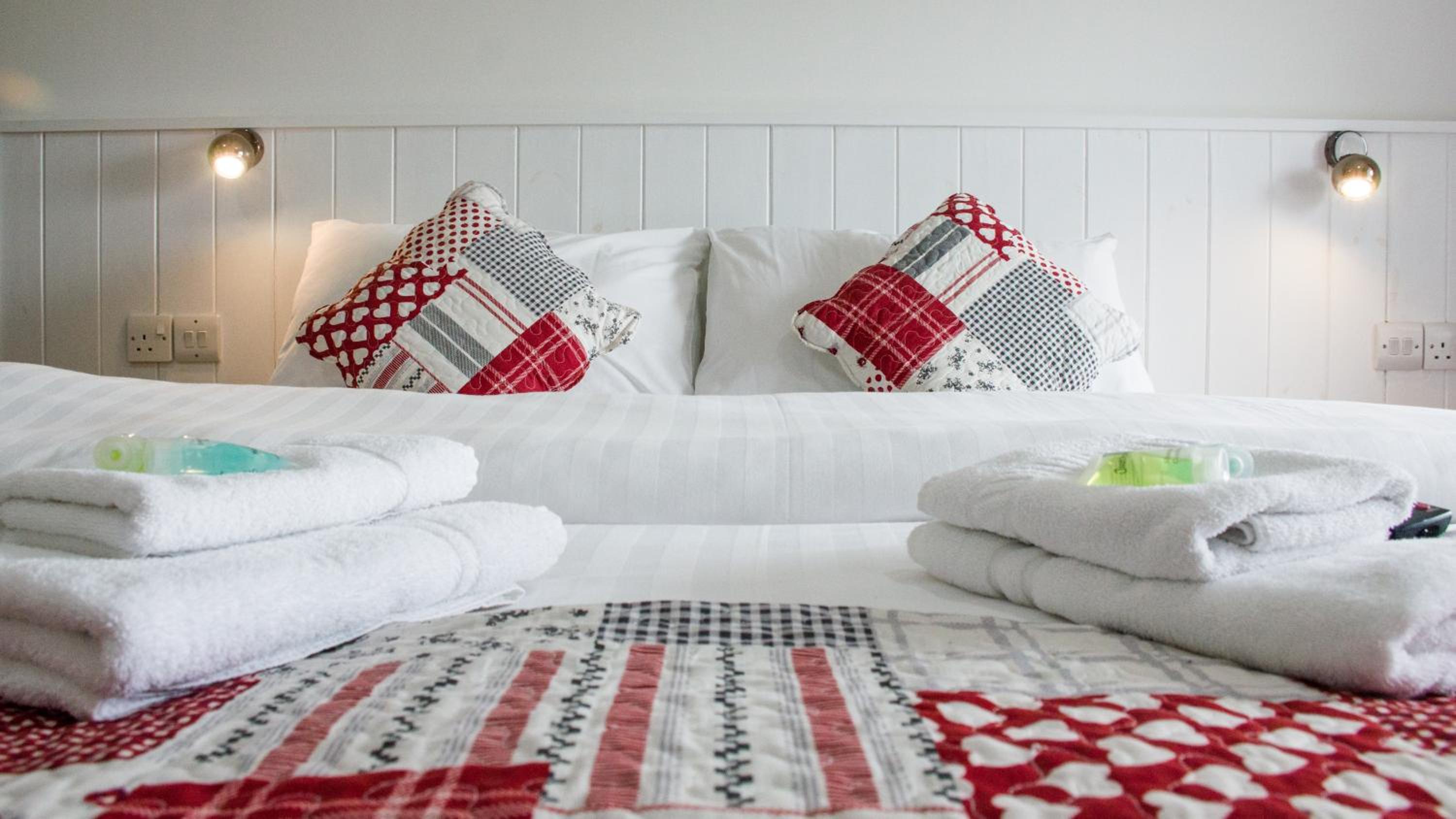 Standard Double or Twin Room - Photo 14